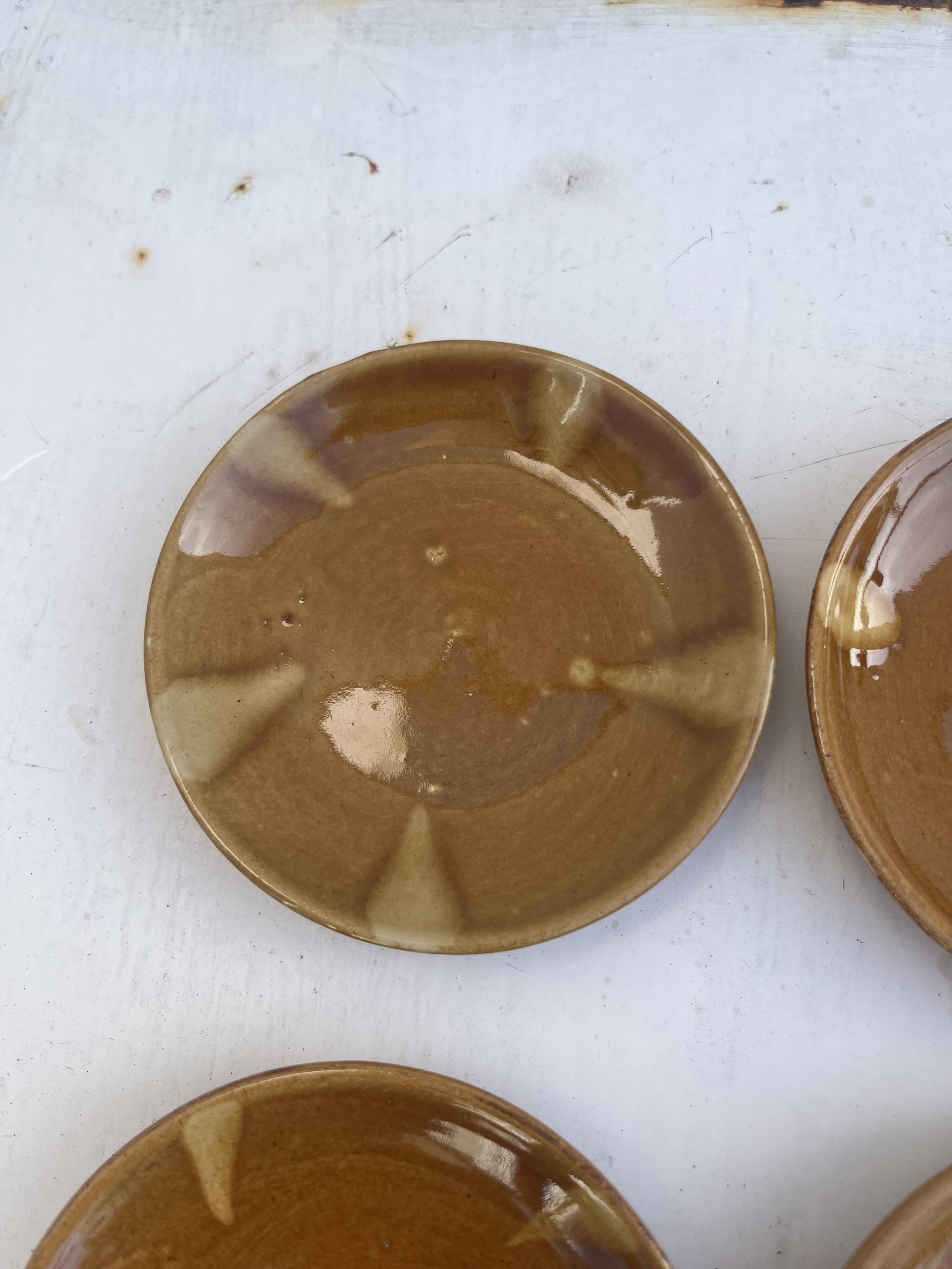 6 small vintage ceramic plates from the 1960s.