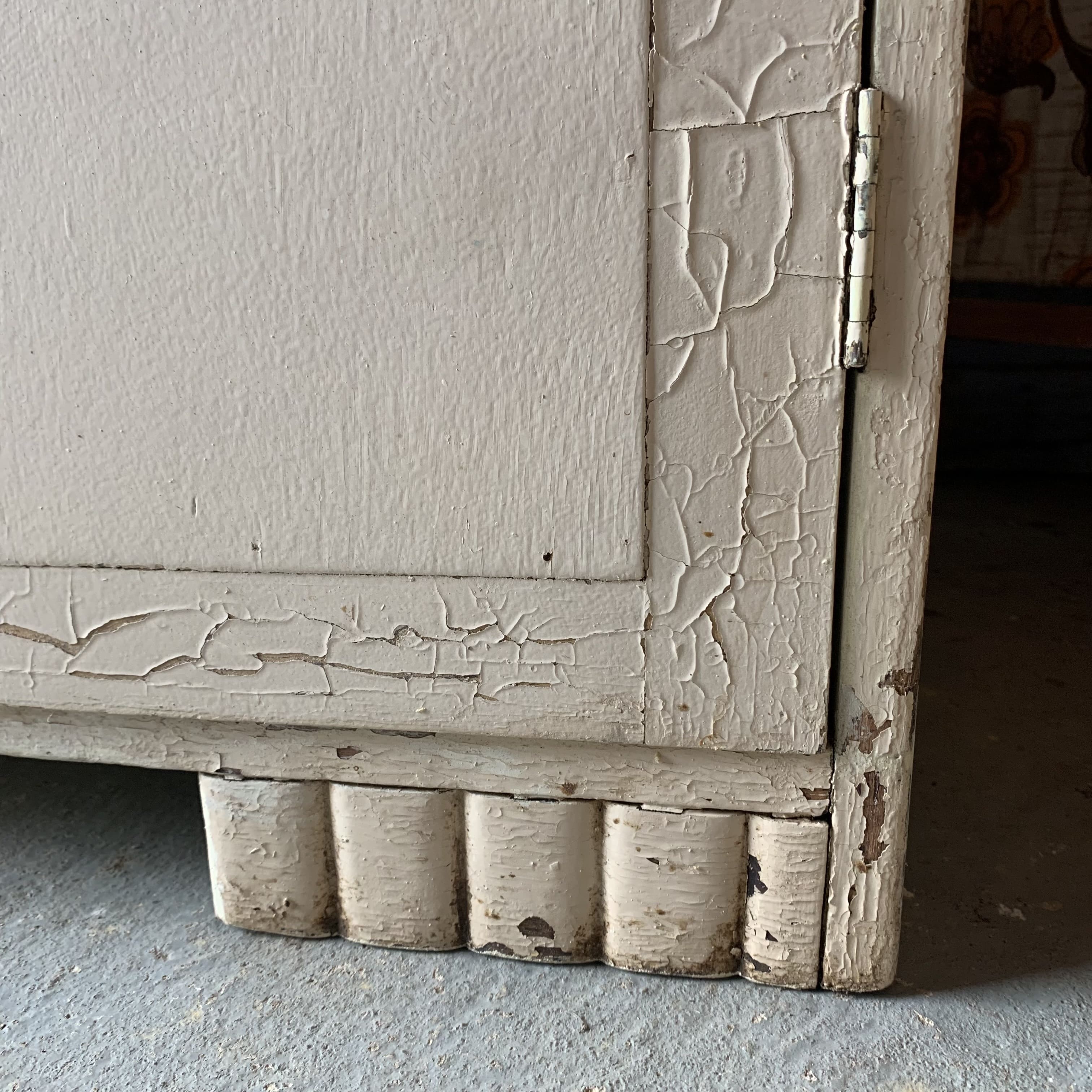 Buffet with elephant feet