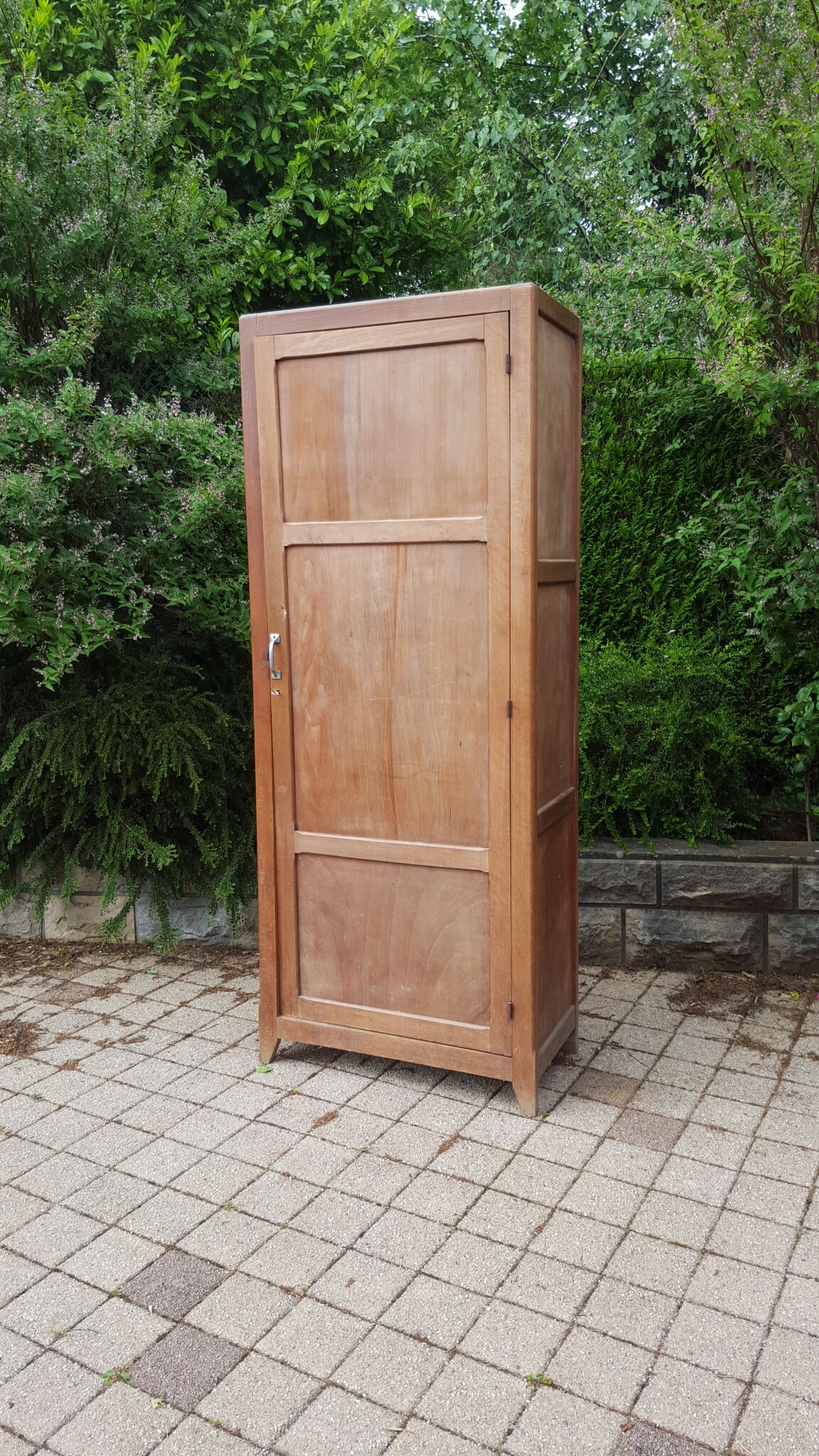 Parisian bonnetière cabinet