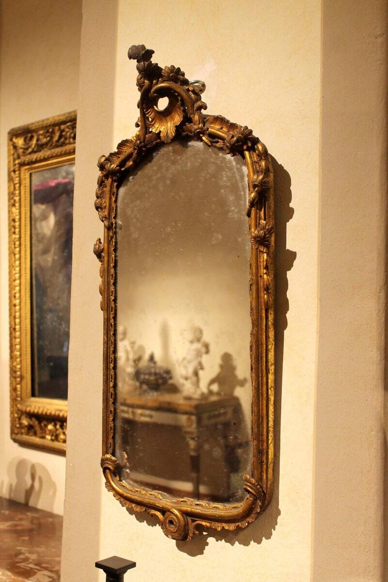 Italian Louis XV Period Hand-Carved Giltwood Mirror