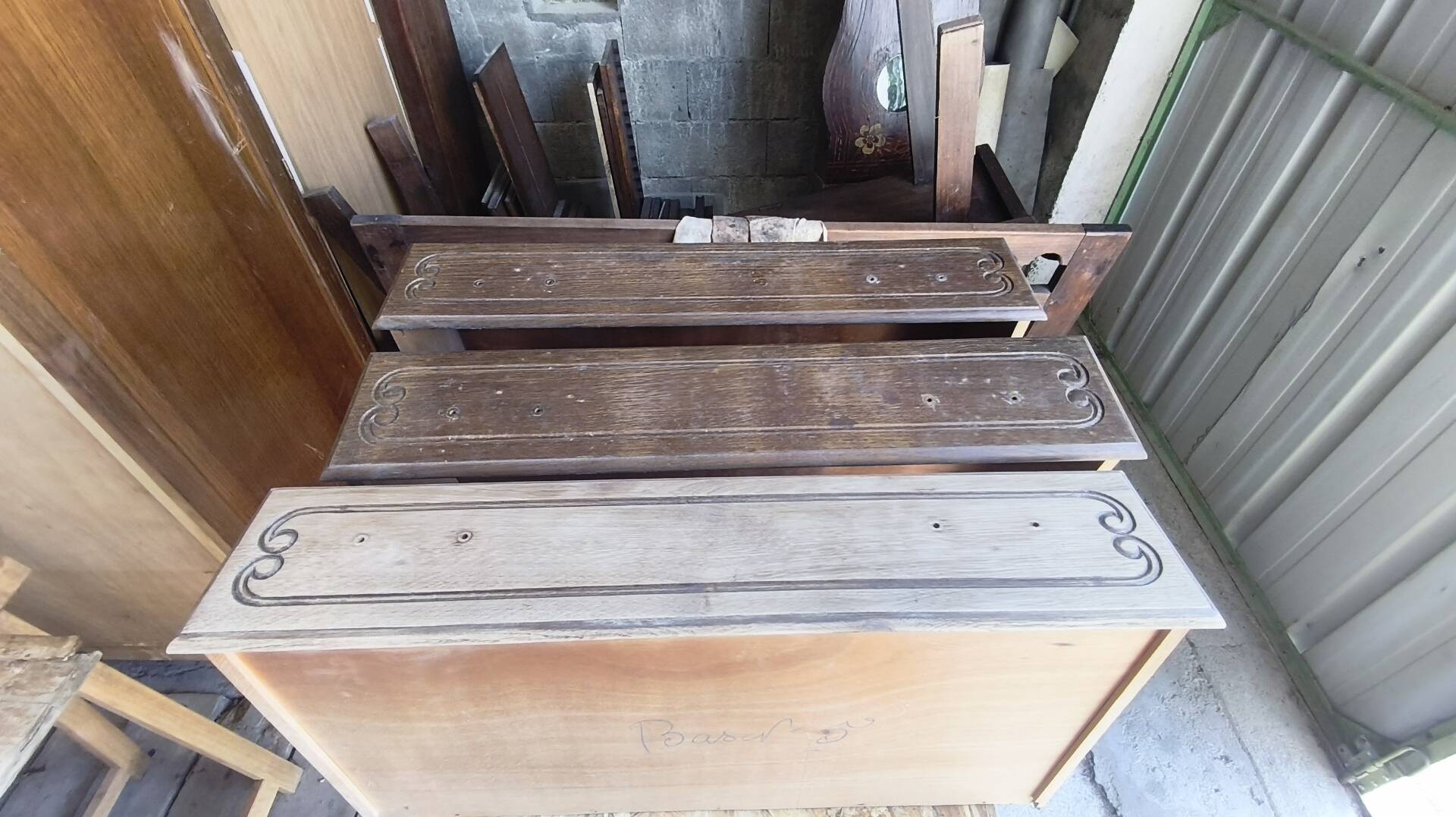Oak chest of drawers