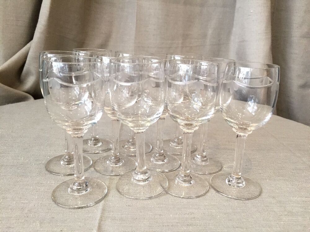 Suite of 11 engraved glass drip glasses from the 1930s 1940s