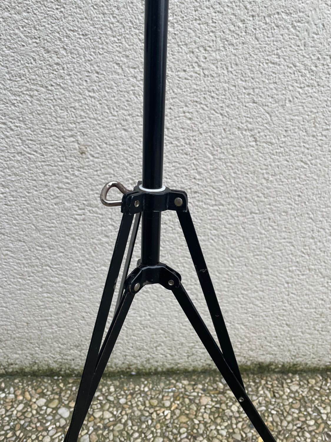Tripod lamp