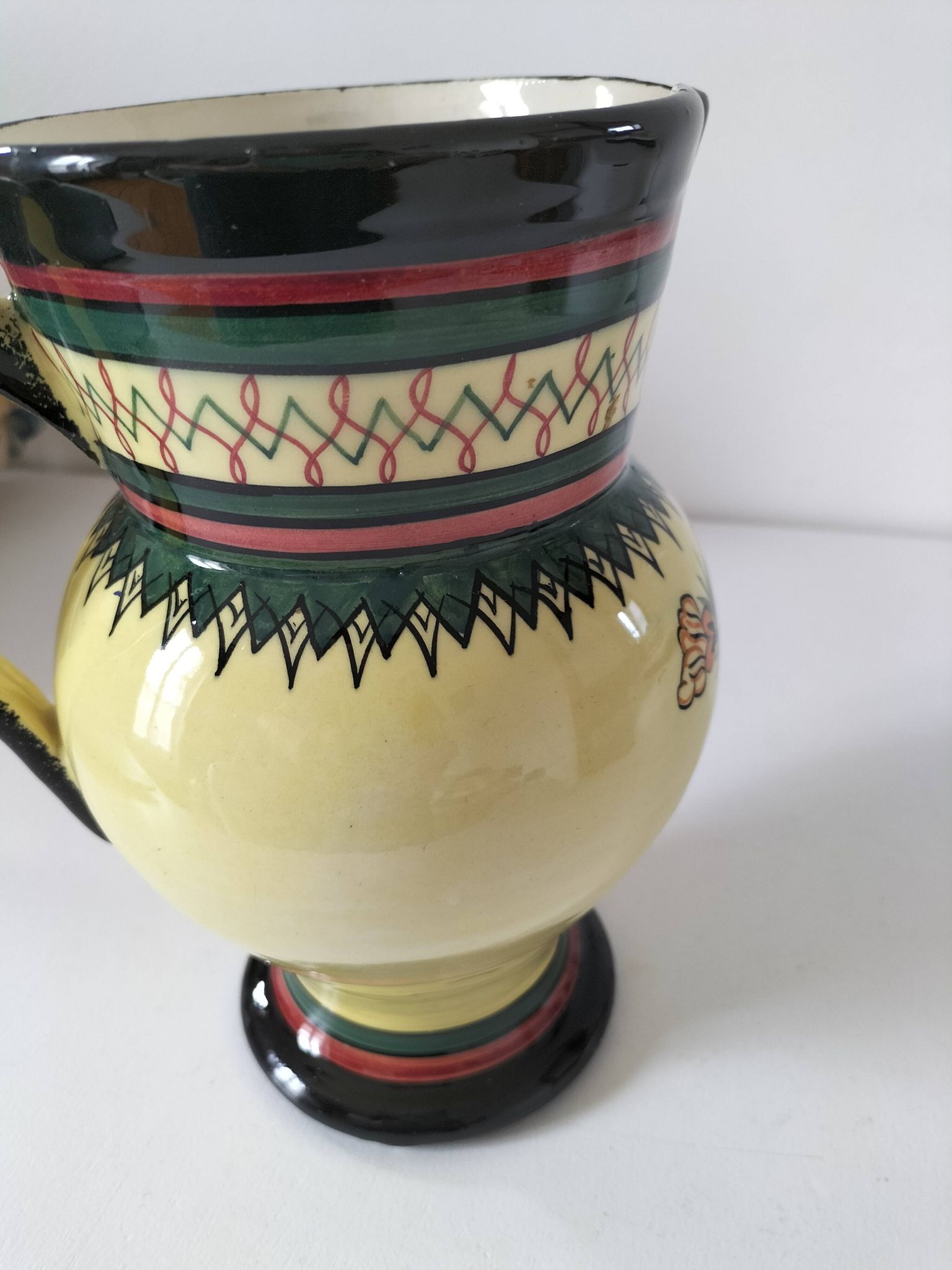 Pichet Henriot Quimper décor Ajonc peint à la main, vers 1930-50