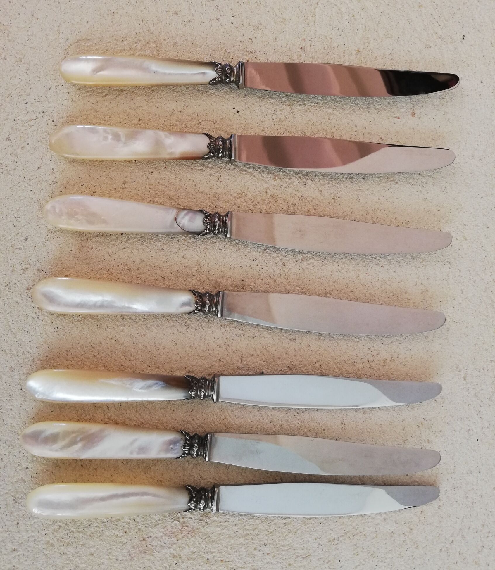 7 couteaux nacrés