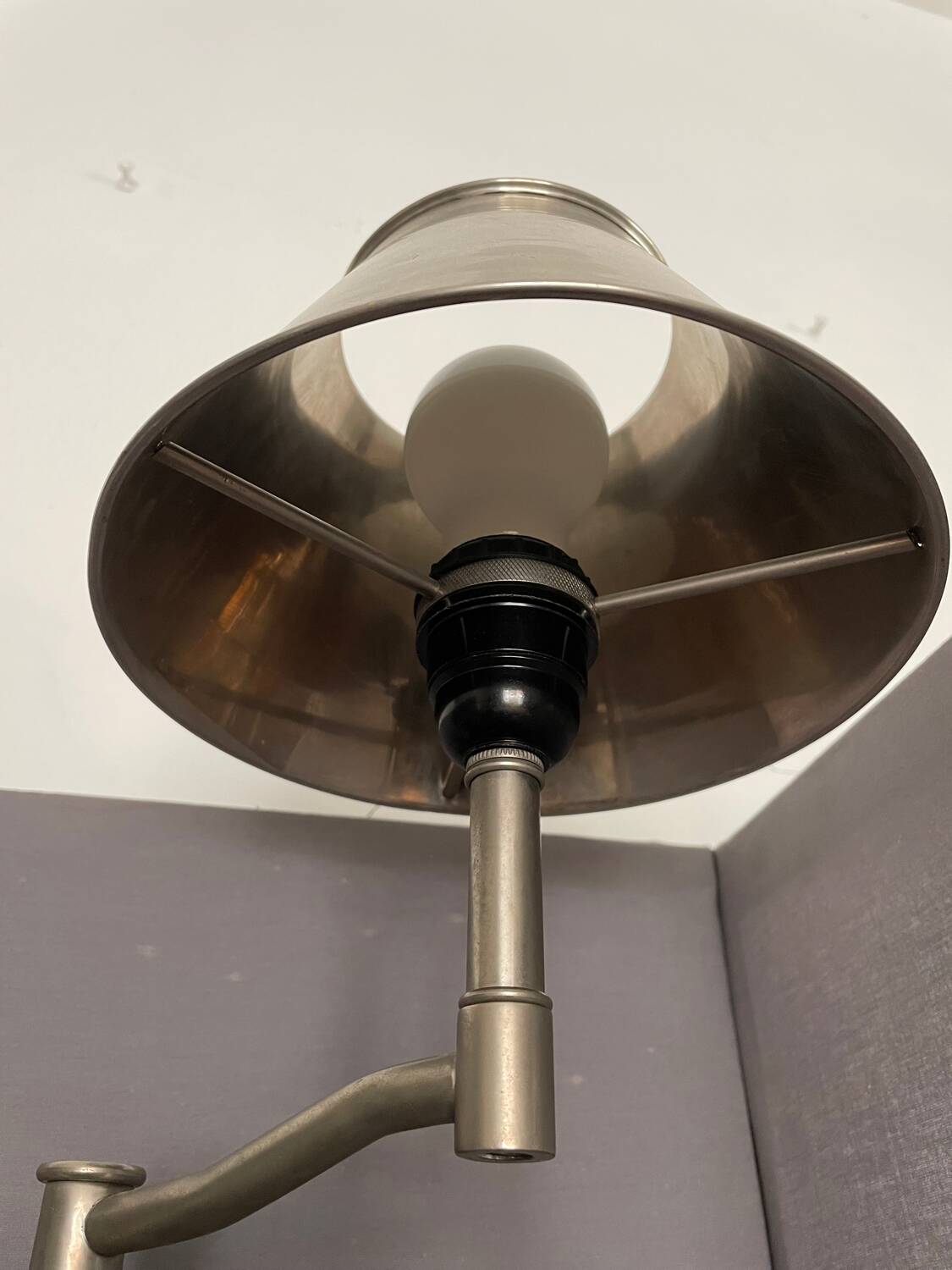 Lampe de table en bois et aluminium