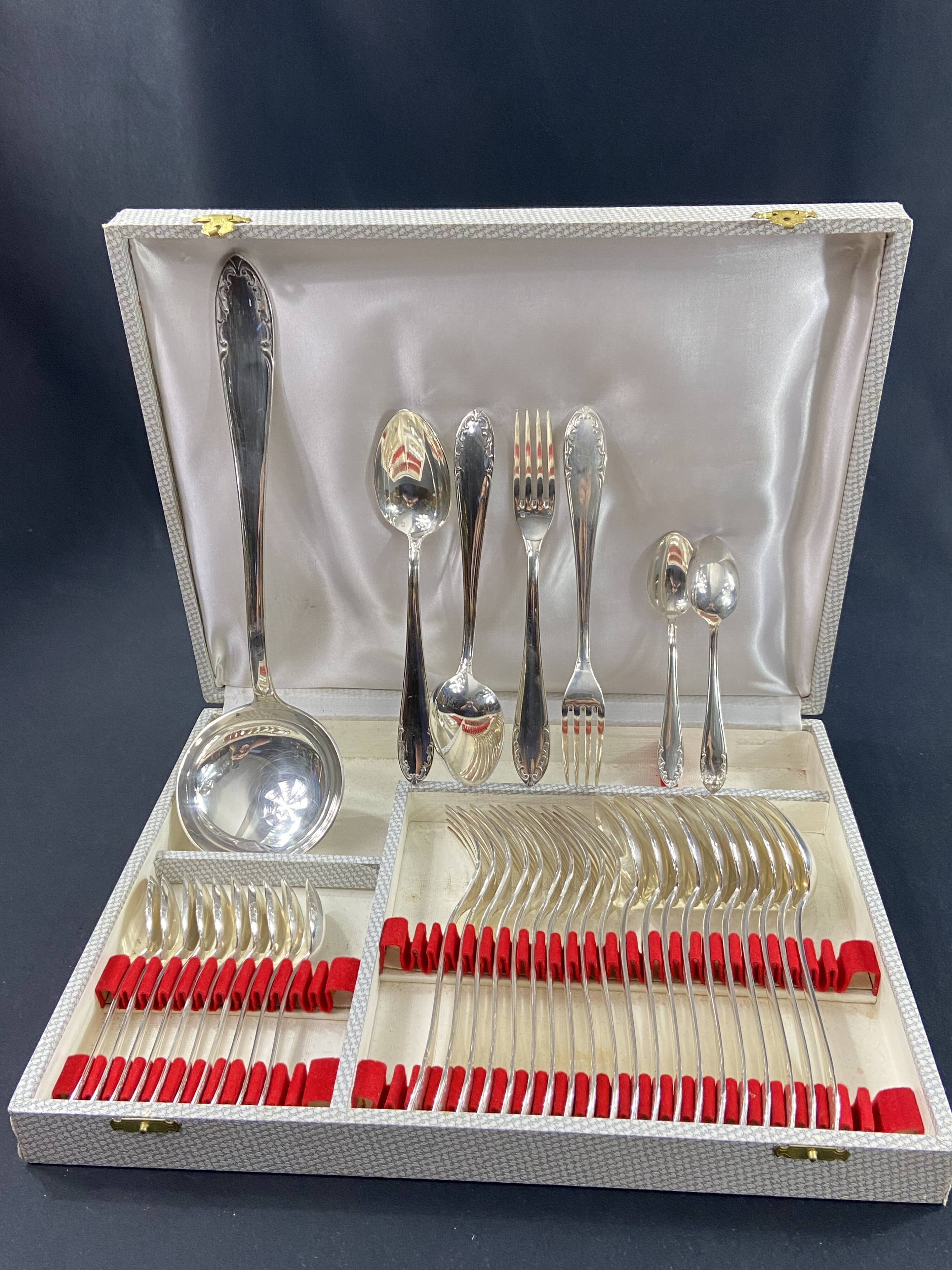 Louis XV style silver plated metal cutlery set