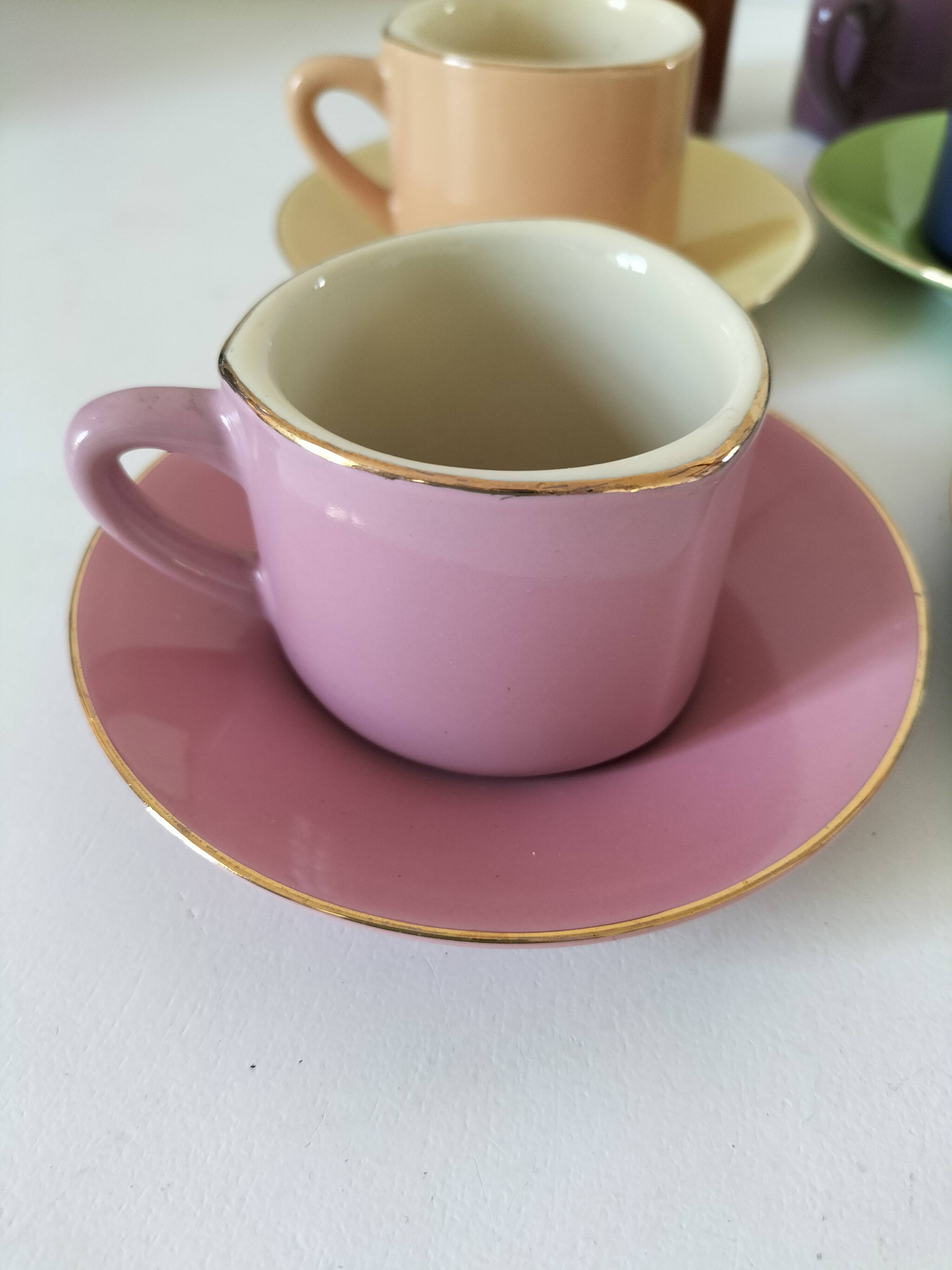 Vintage multicoloured triangular espresso set