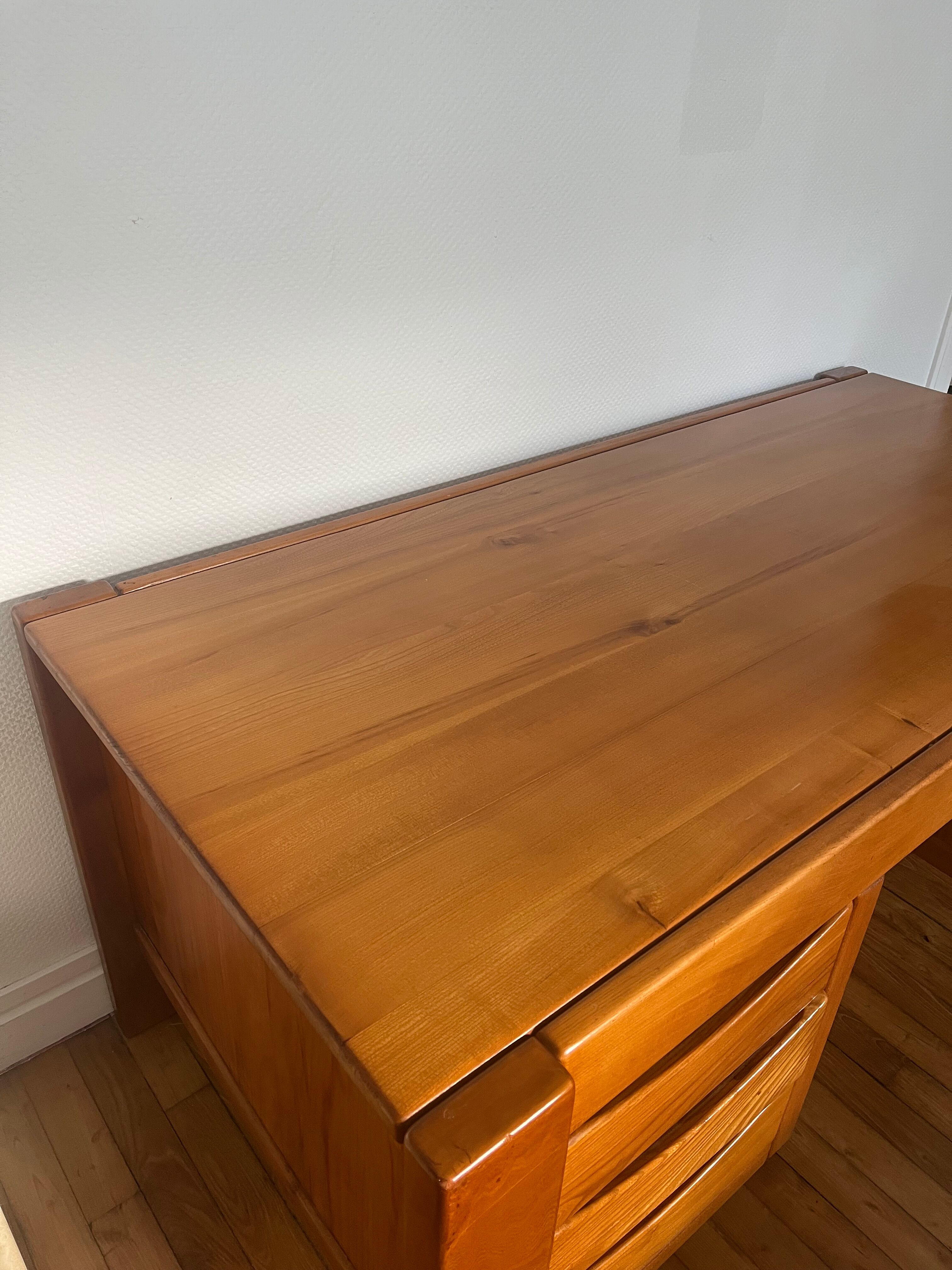 Bureau en orme de la Maison Regain