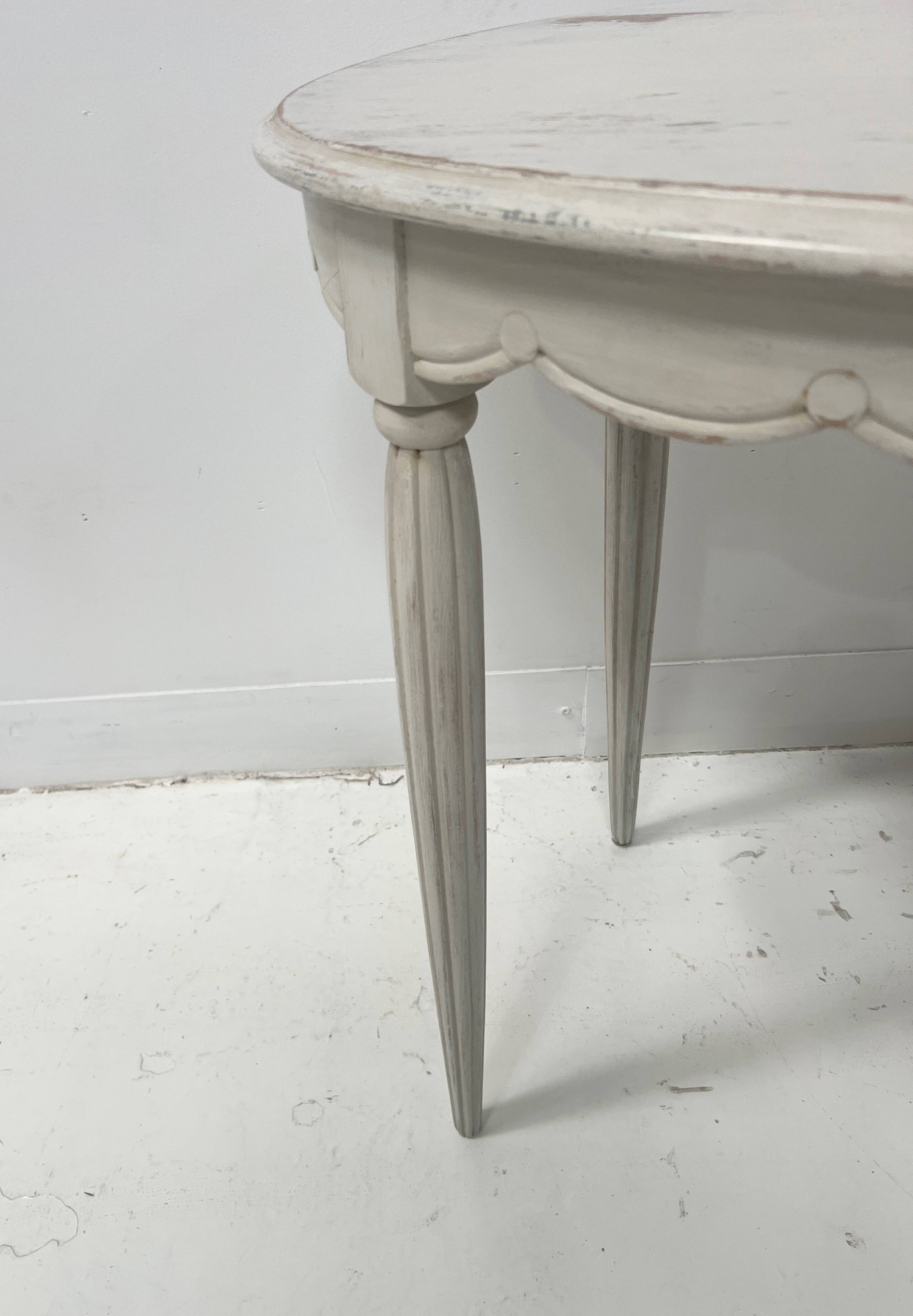 Art Deco style guéridon in patinated beech, 20th century.