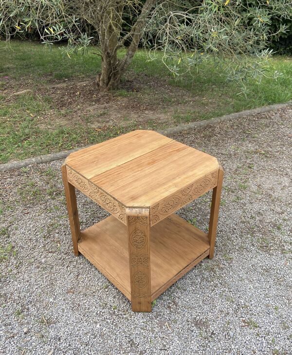 Table d’appoint en pin