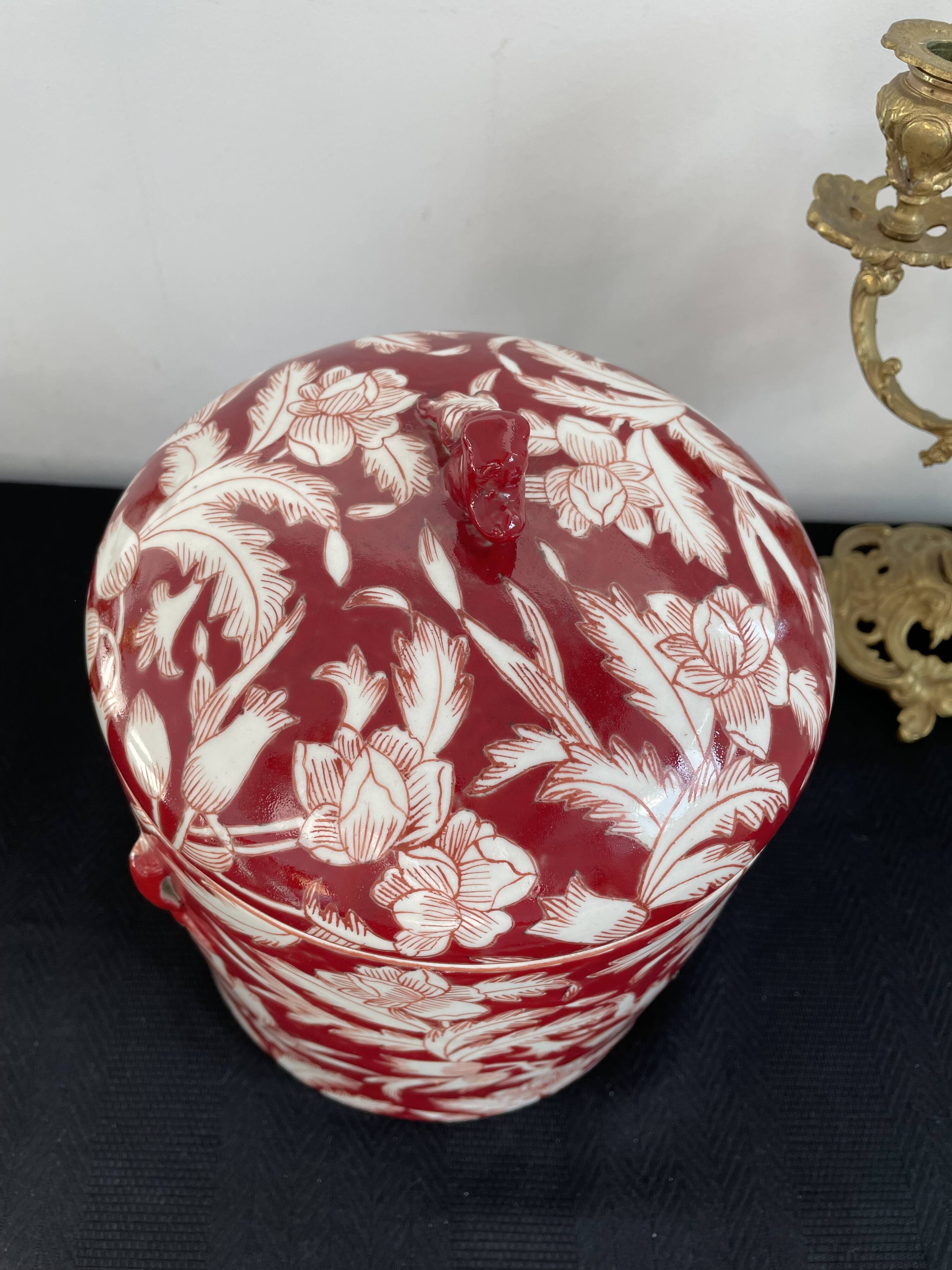 Chinese pot-cover - red - Chinese decoration of plants and flowers - China