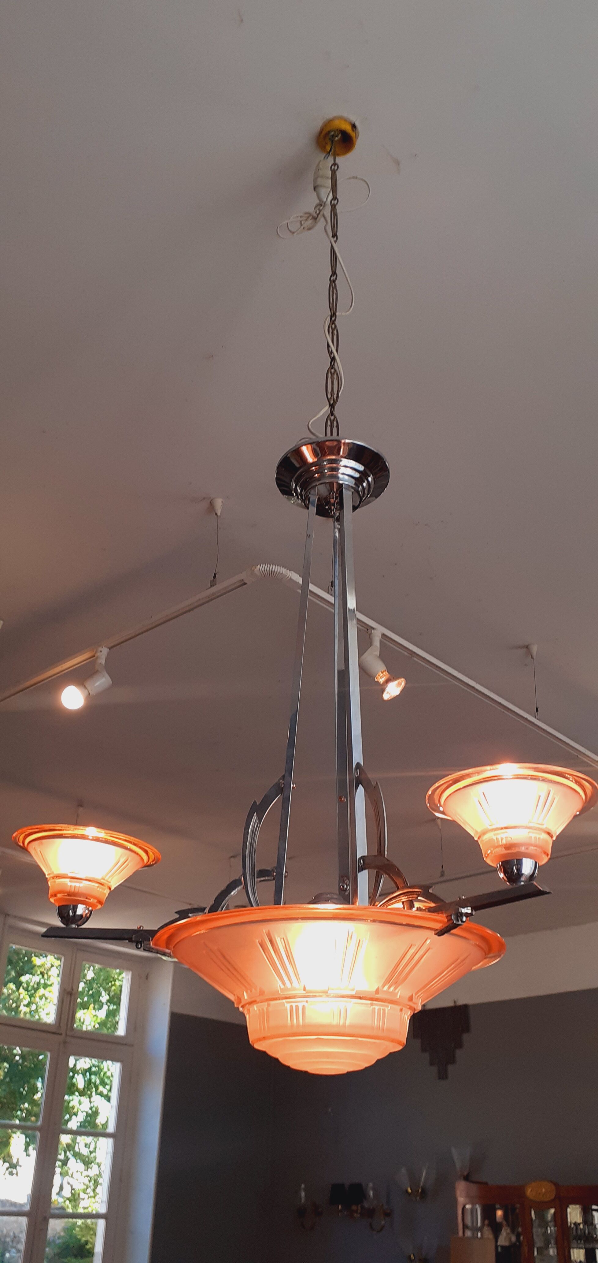 Lustre 1930 art déco en bronze chromé et verrerie moulée