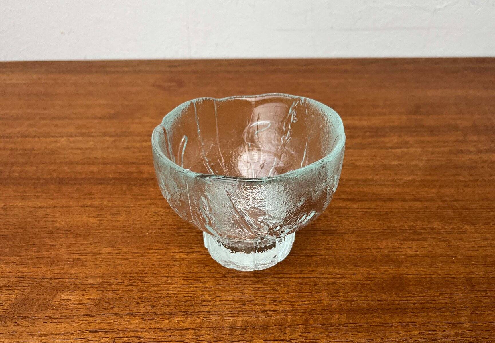 Modern glass bowl from the mid-century by Heiniä Kainalossa for Humppila, Finland, 1960s.