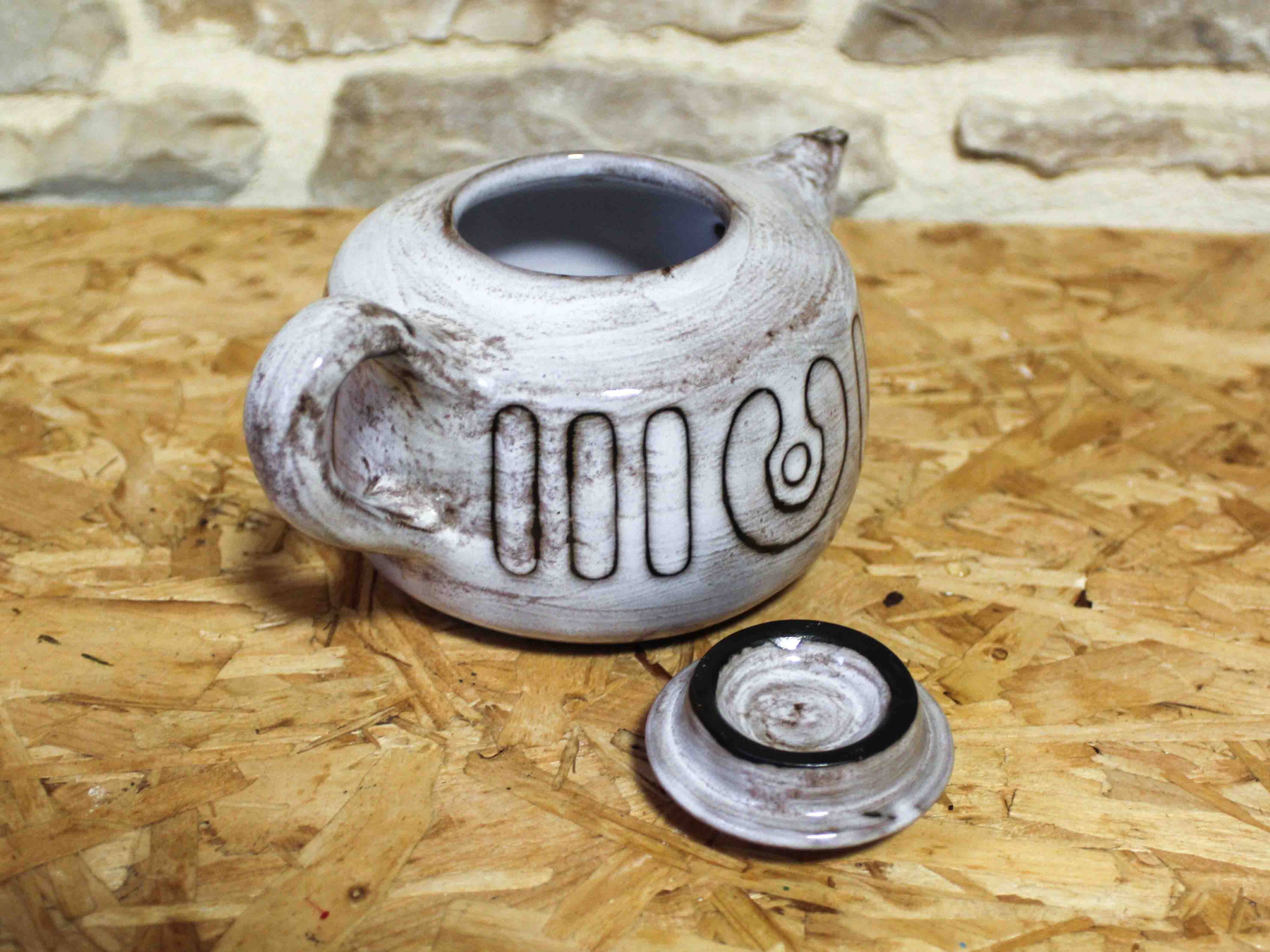 Enamelled ceramic tea set
