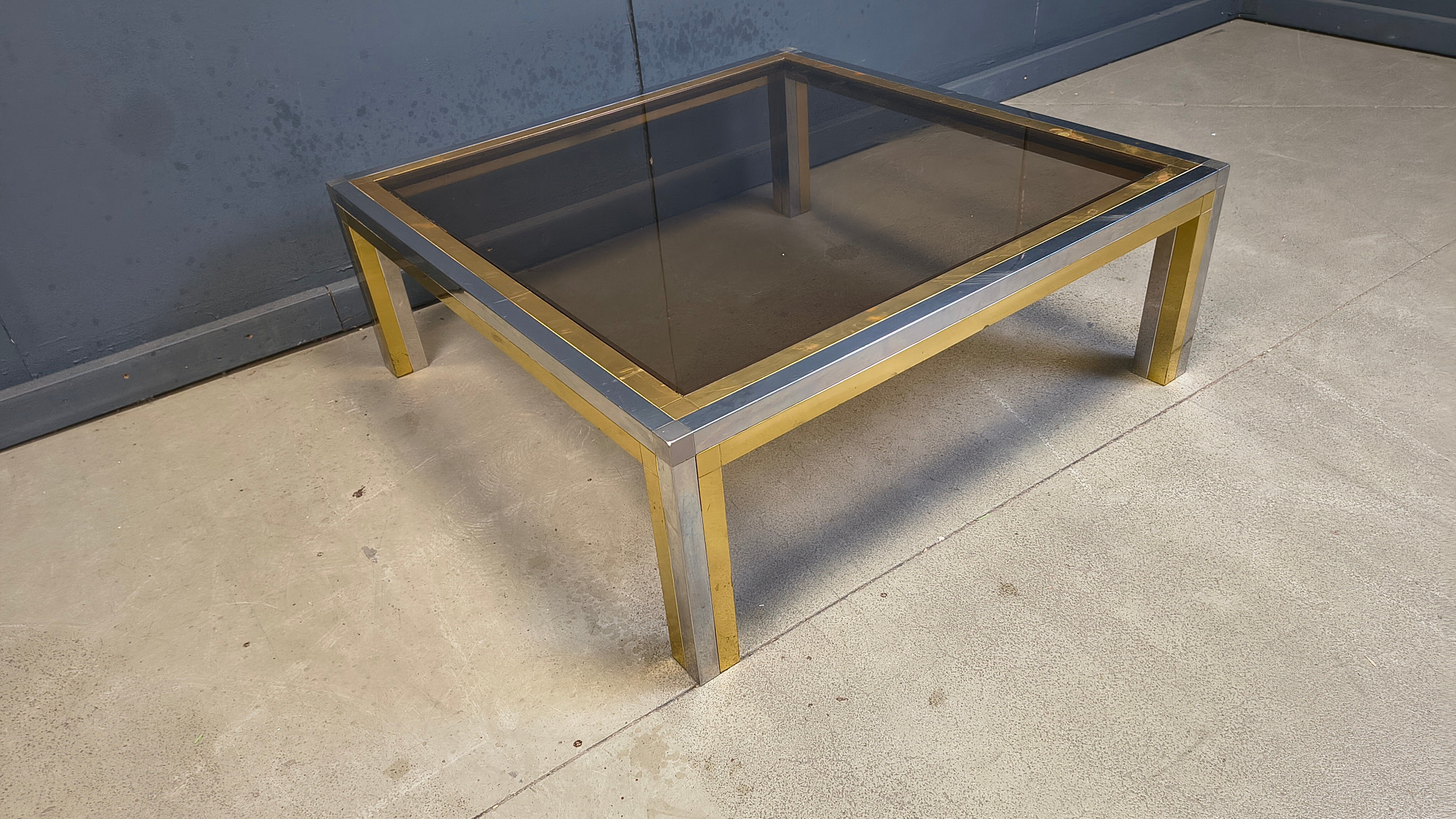 Table basse vintage en chrome et laiton dans le style de Romeo Rega, années 1970.