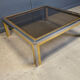 Table basse vintage en chrome et laiton dans le style de Romeo Rega, années 1970.