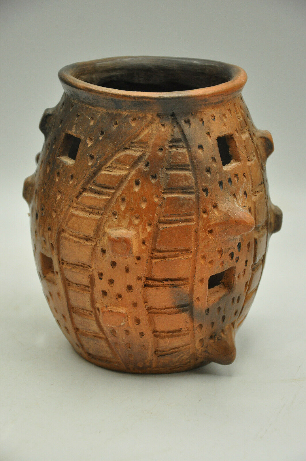 Scarified terracotta vase signed By Dr Diaz La rioja