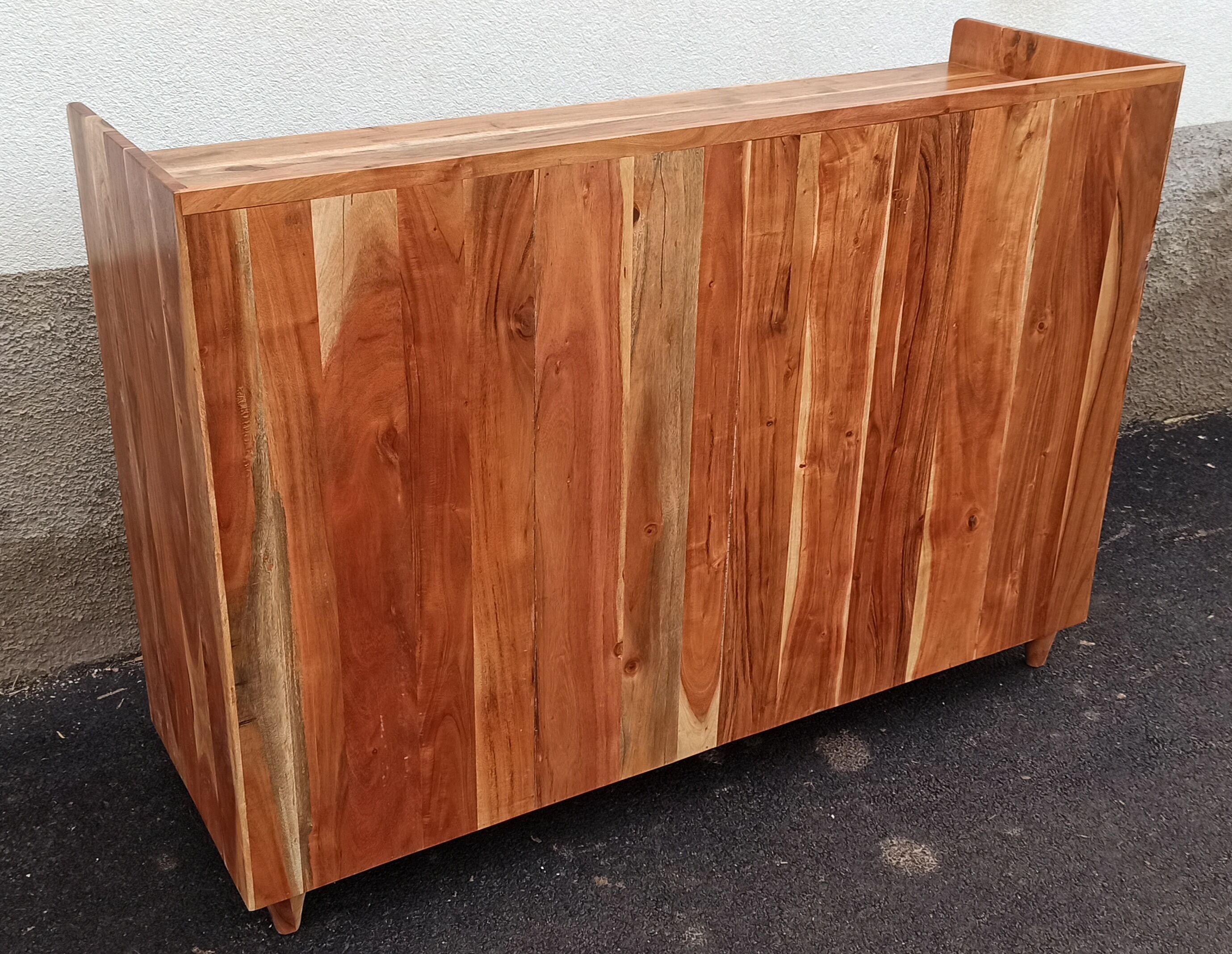 Wooden dresser with 8 drawers and 2 doors