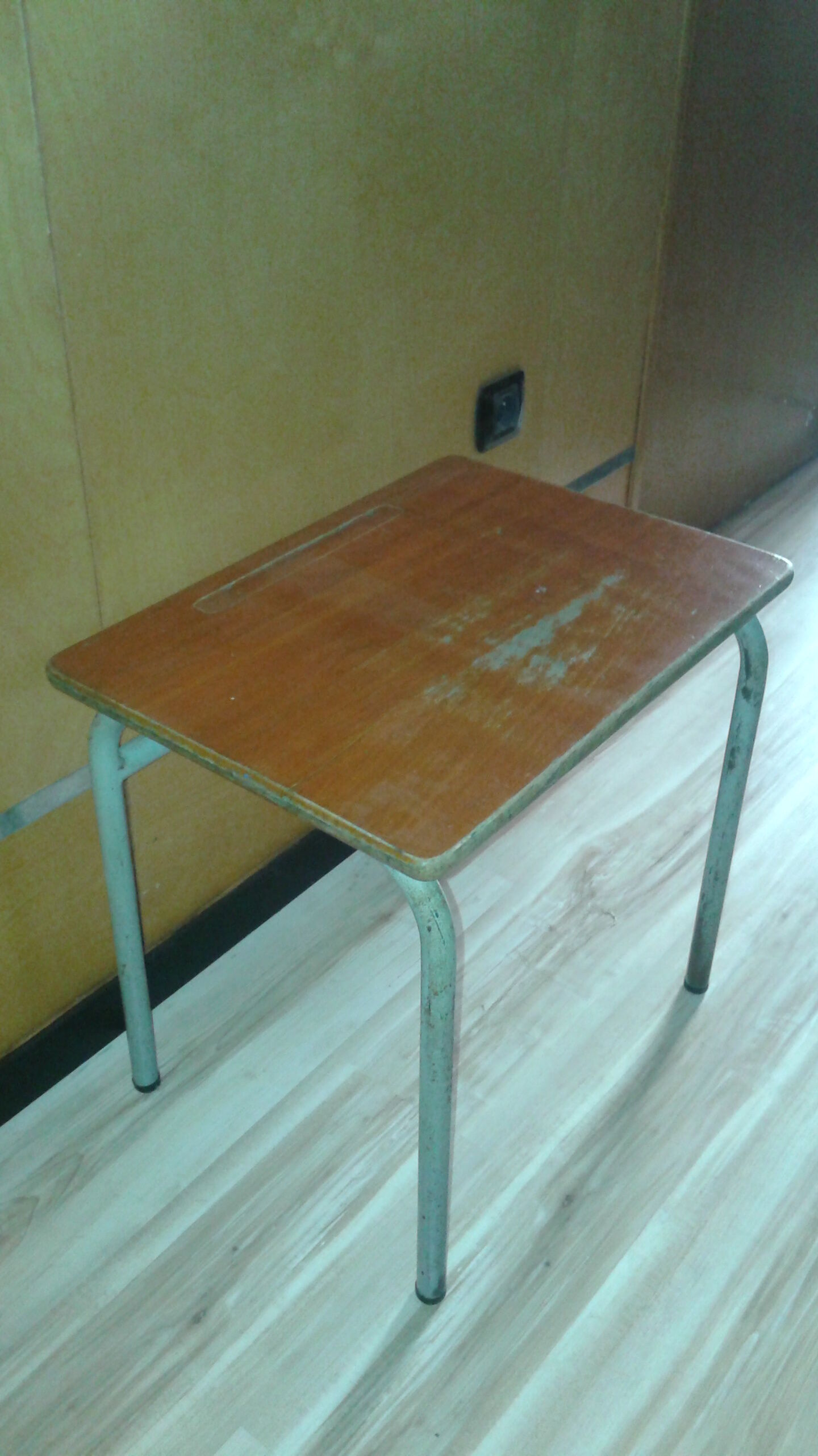 Children's desk model 322 by Jacques Hitier Mullca edition