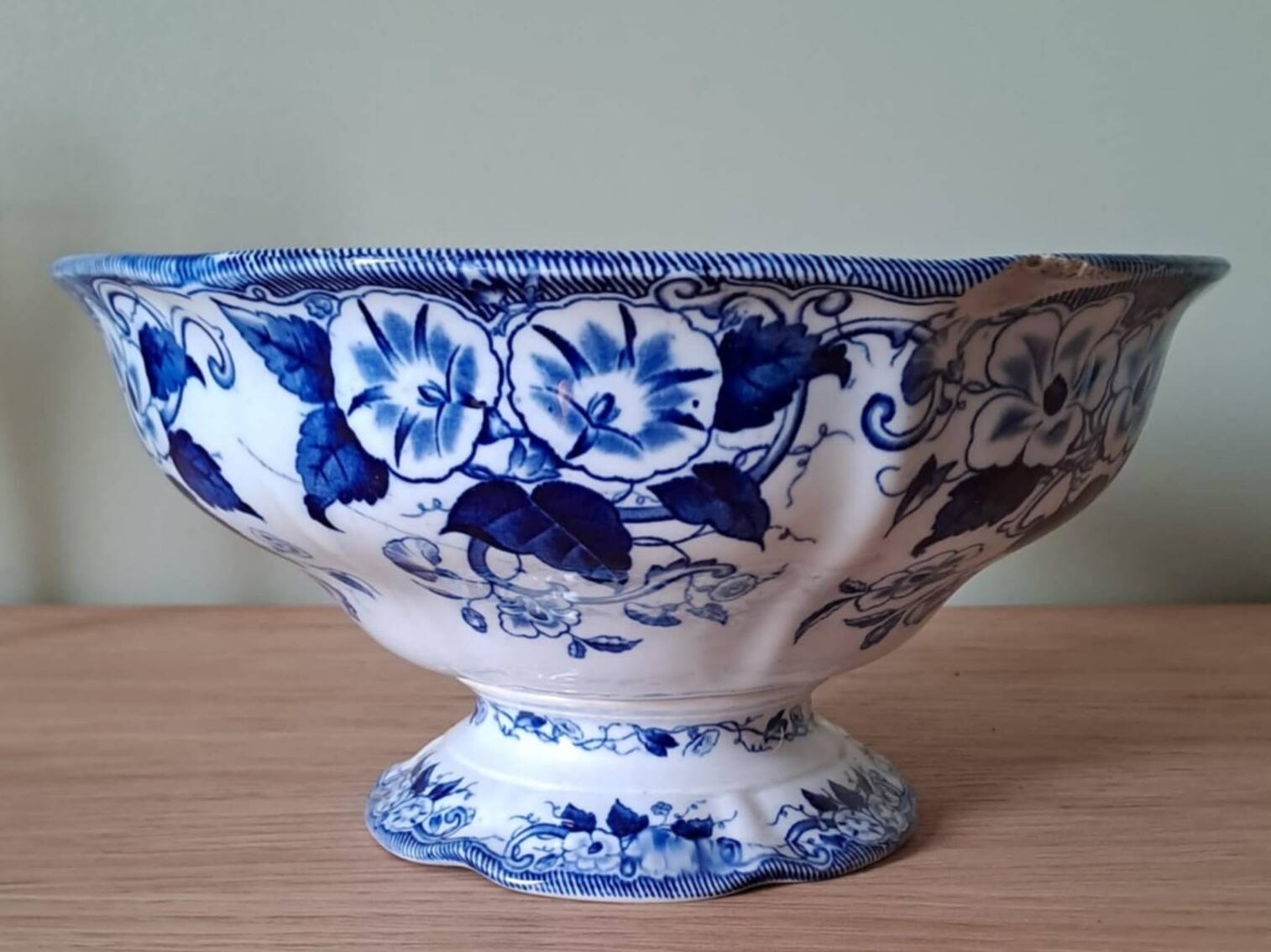 Fruit bowl in Creil Montereau ironstone