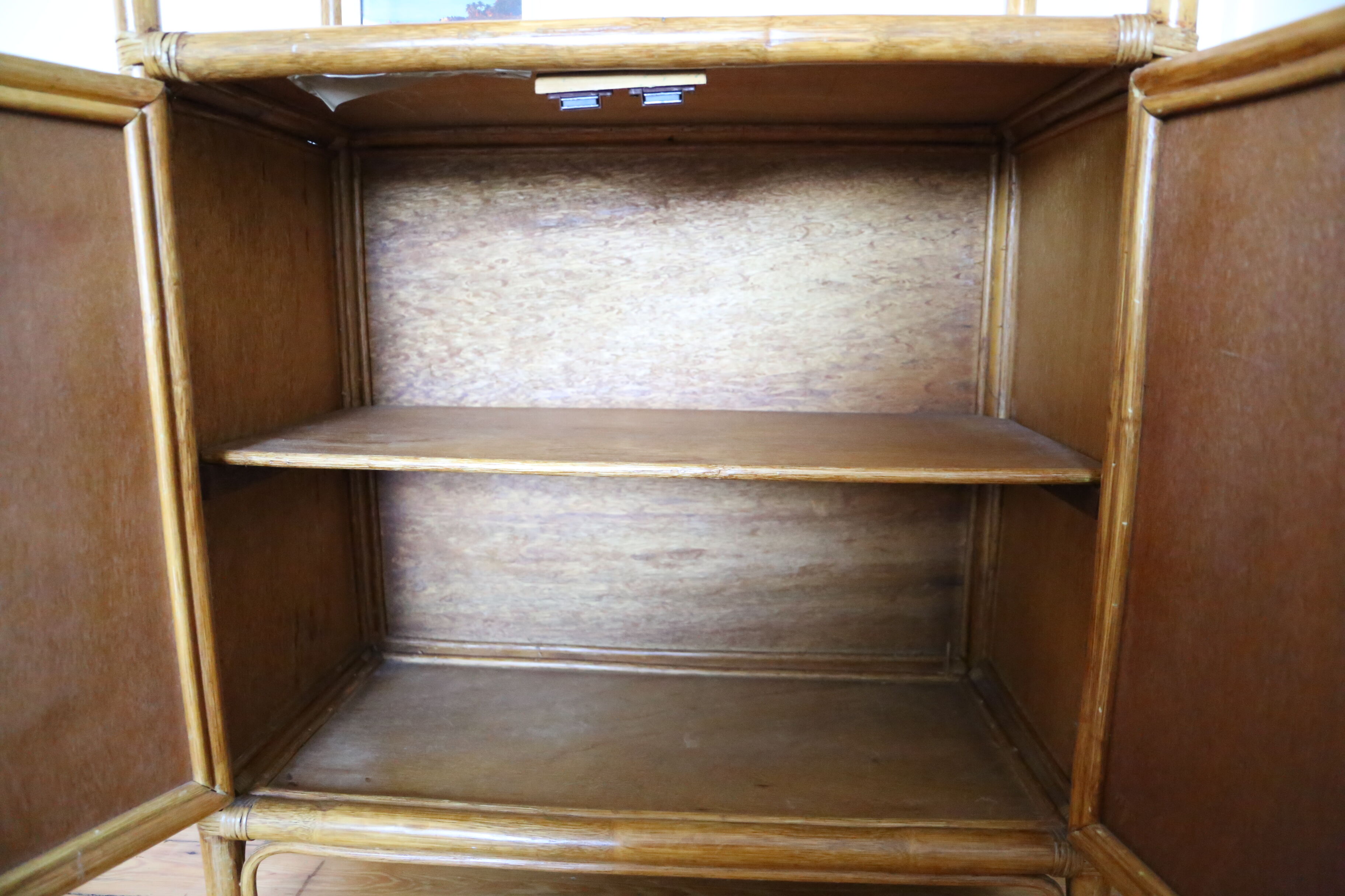 Shelf in rattan