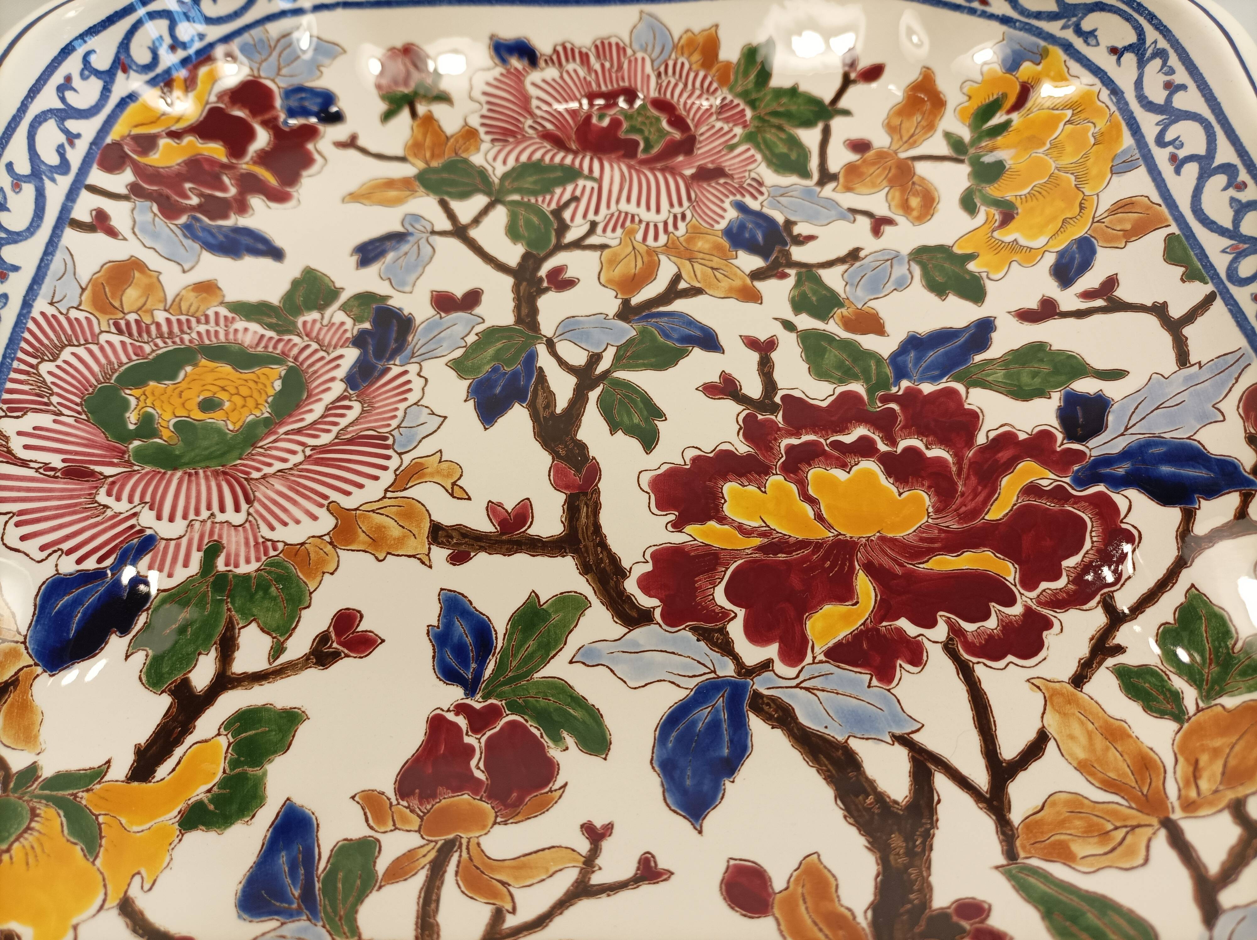 Plat creux modèle pivoine de Gien