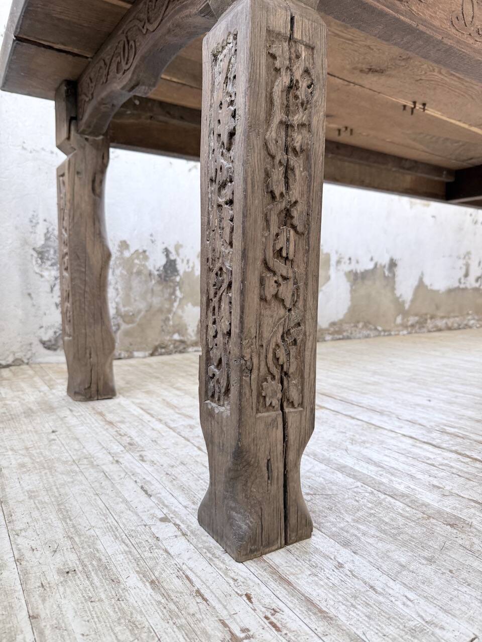 XL farmhouse table in solid oak, brutalist style, 20th century.