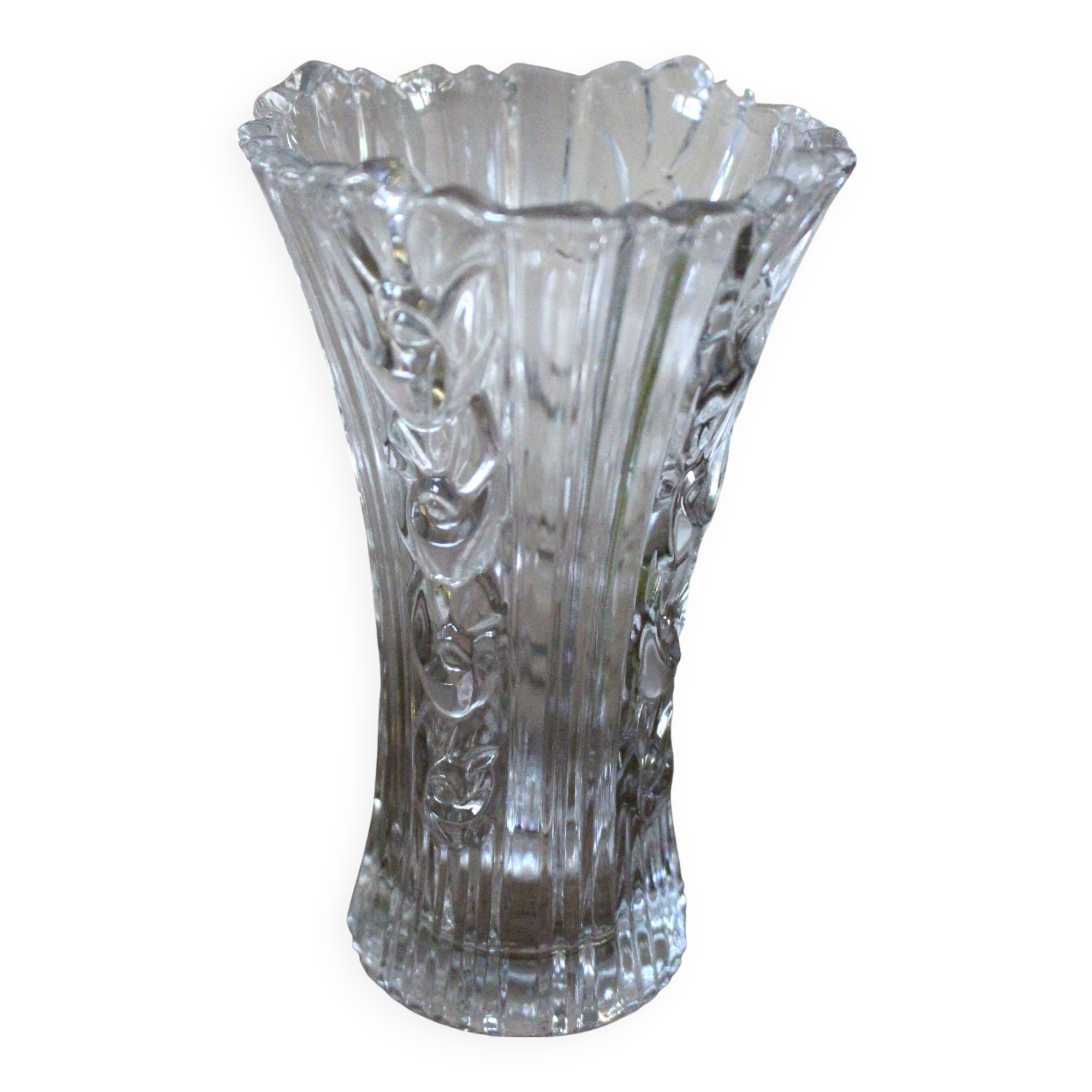 Vase style Art Nouveau en verre ciselé à décor de fleurs