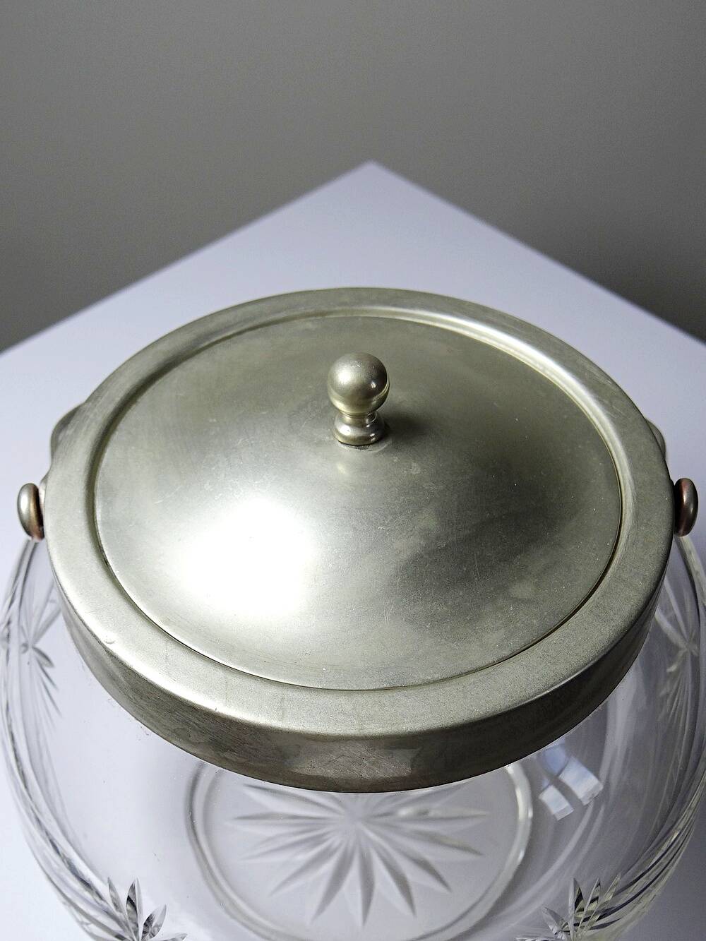 Pot/bowl with a bubble design, antique engraved crystal from Bohemia and silver-plated metal, 1920-1940.