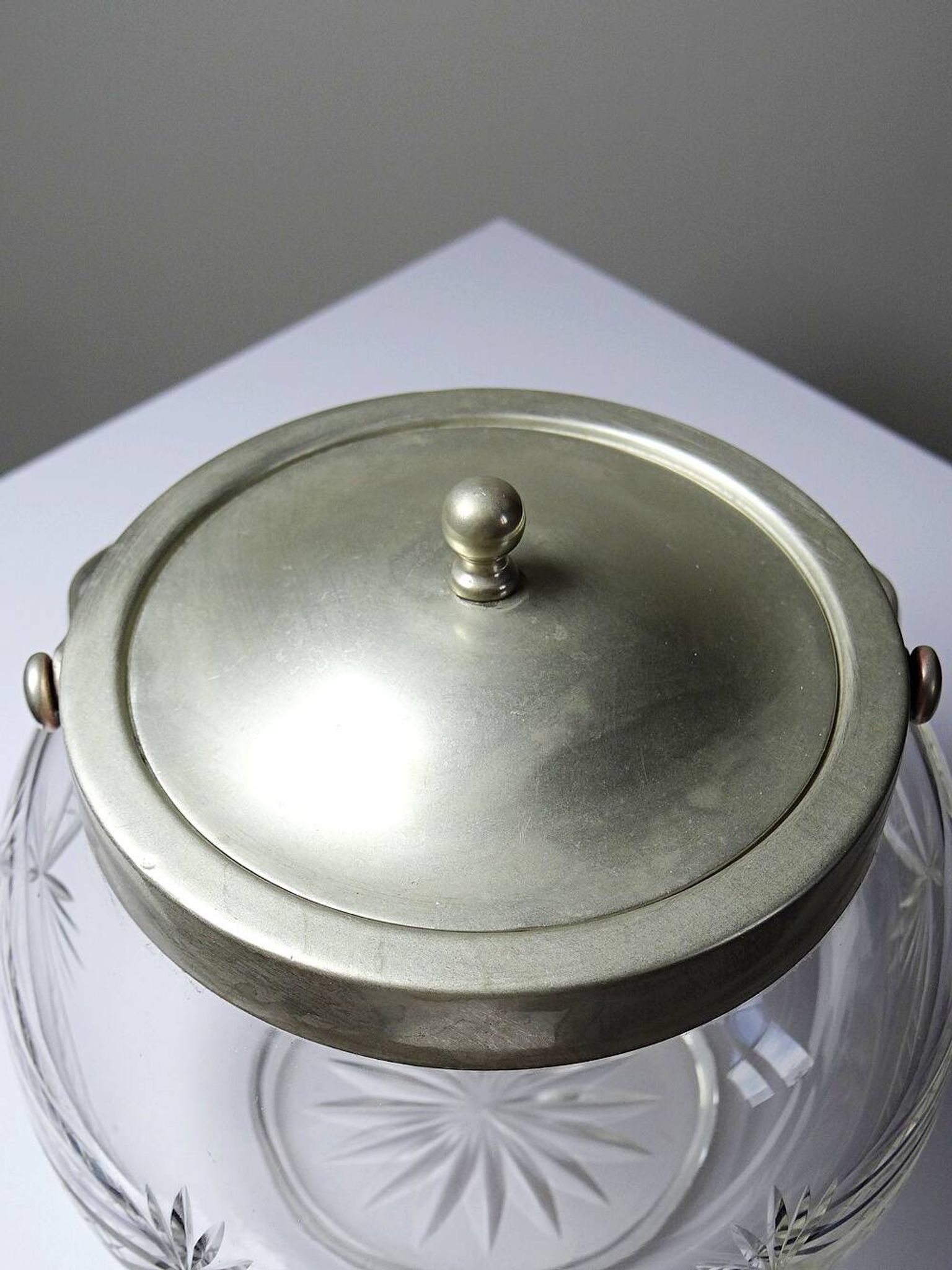 Pot/bowl with a bubble design, antique engraved crystal from Bohemia and silver-plated metal, 1920-1940.