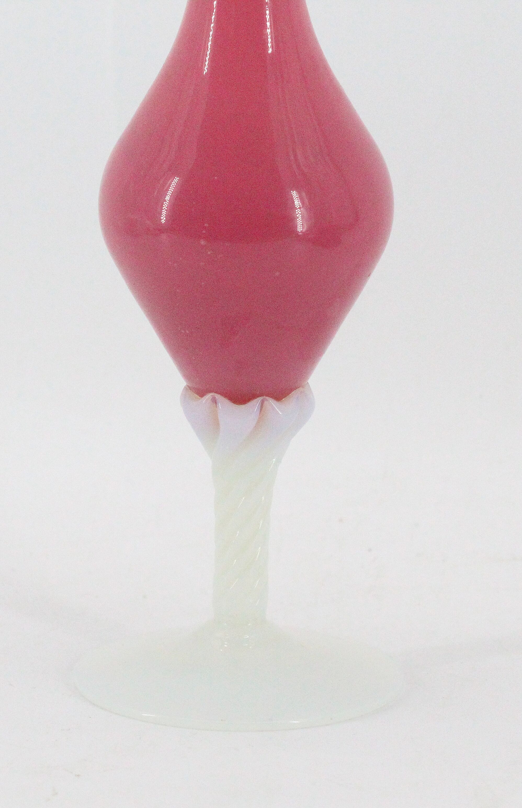 Vase en opaline rose et blanc