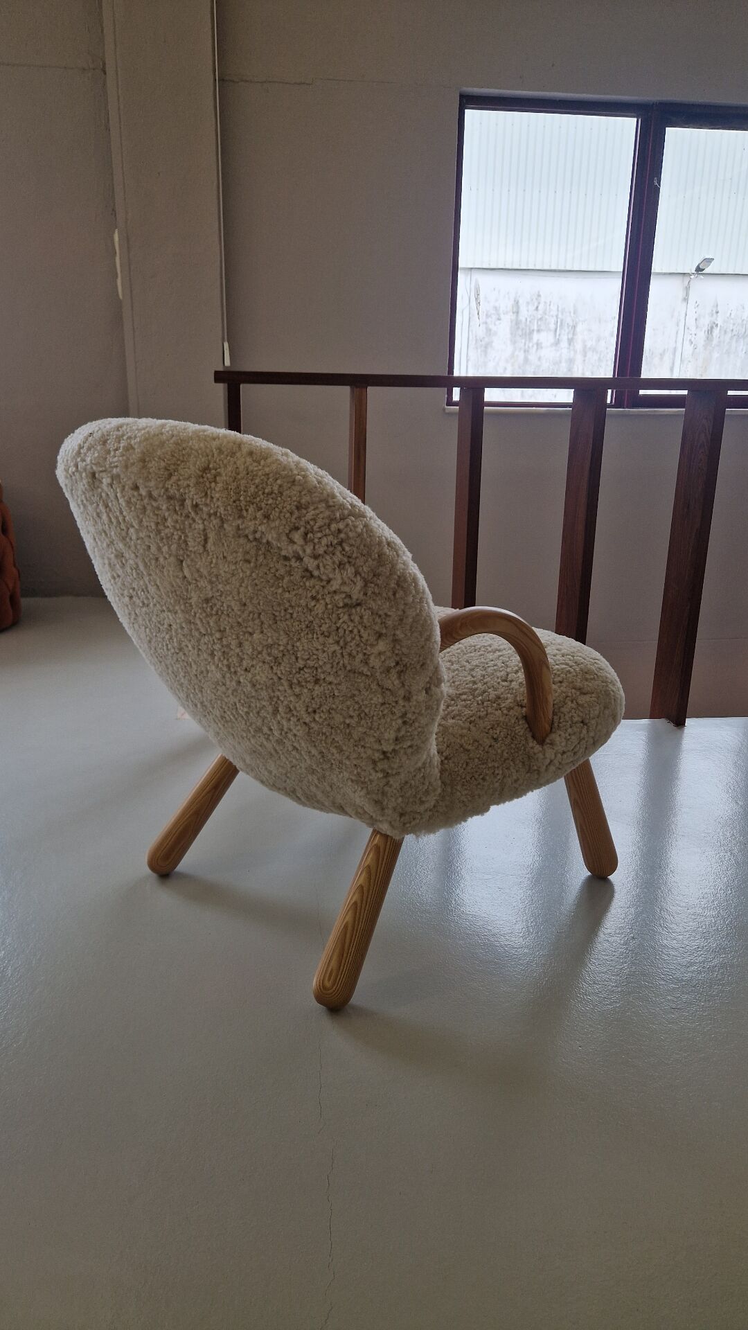Clam chair