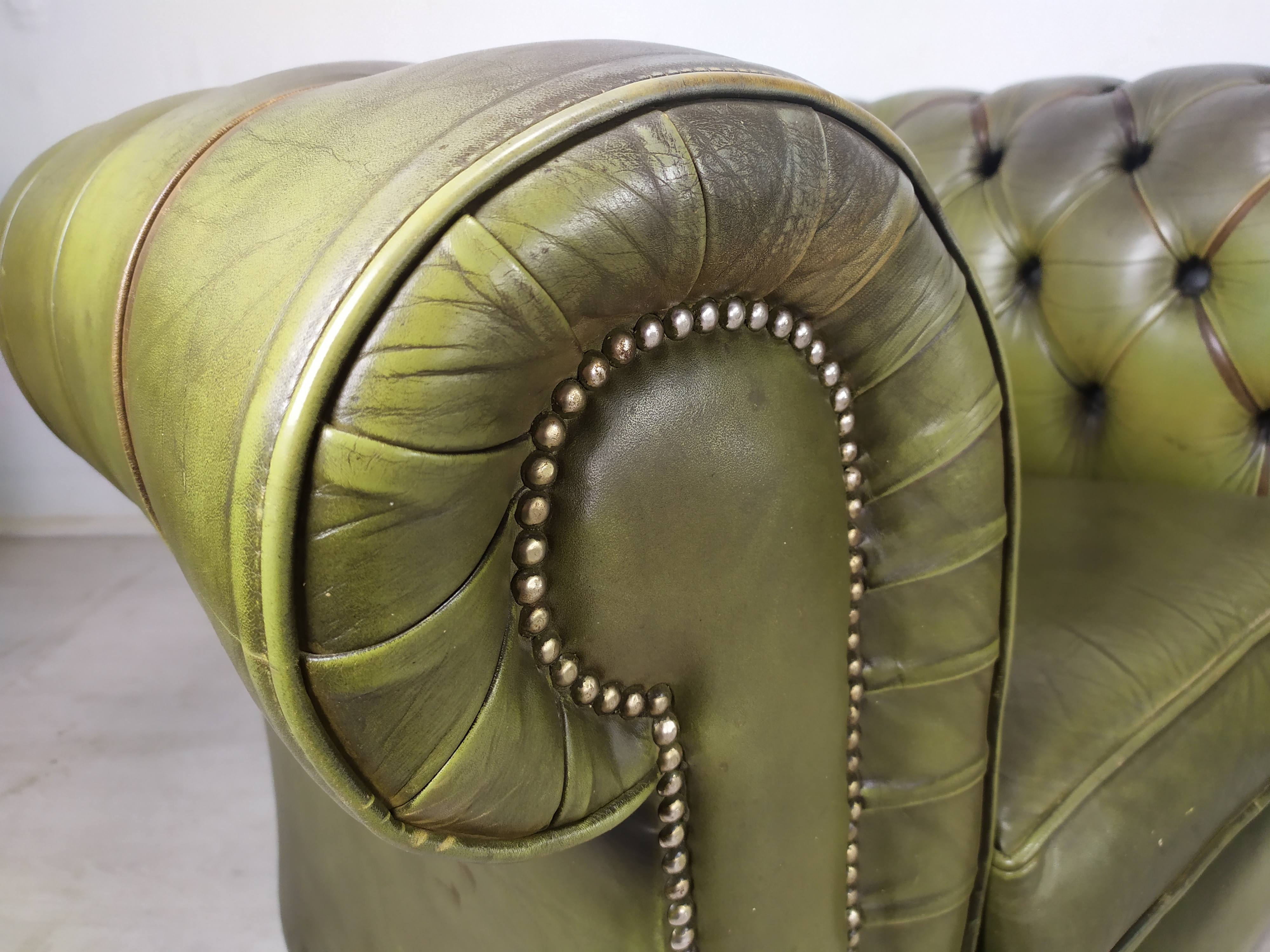 Paire de fauteuils Chesterfield cuir vert