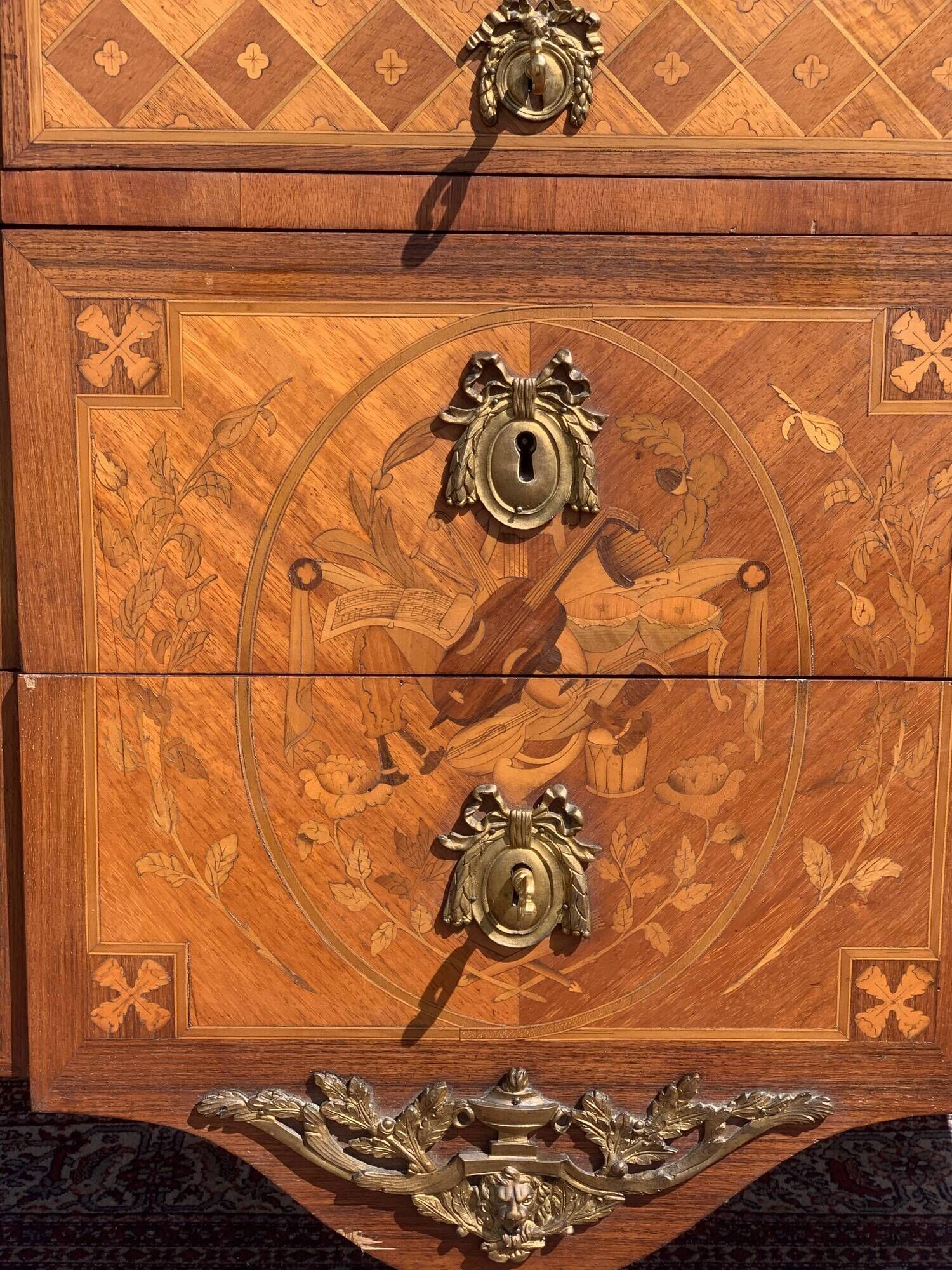 Louis XVl dresser