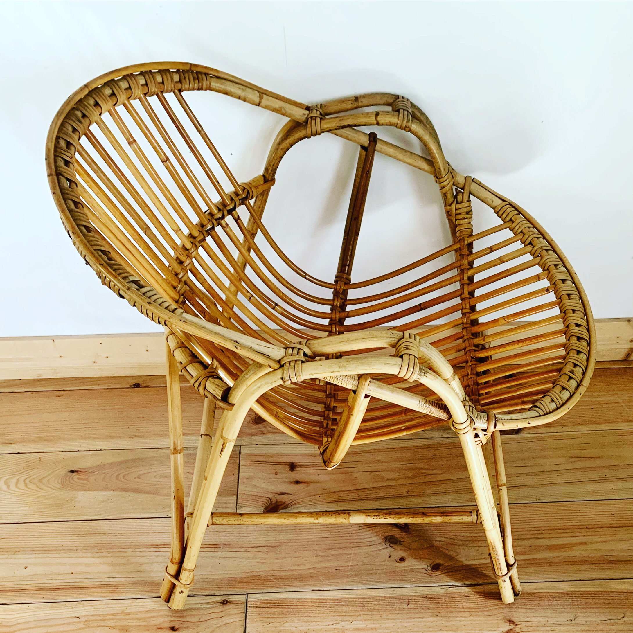 Shell armchair of the 50s in rattan