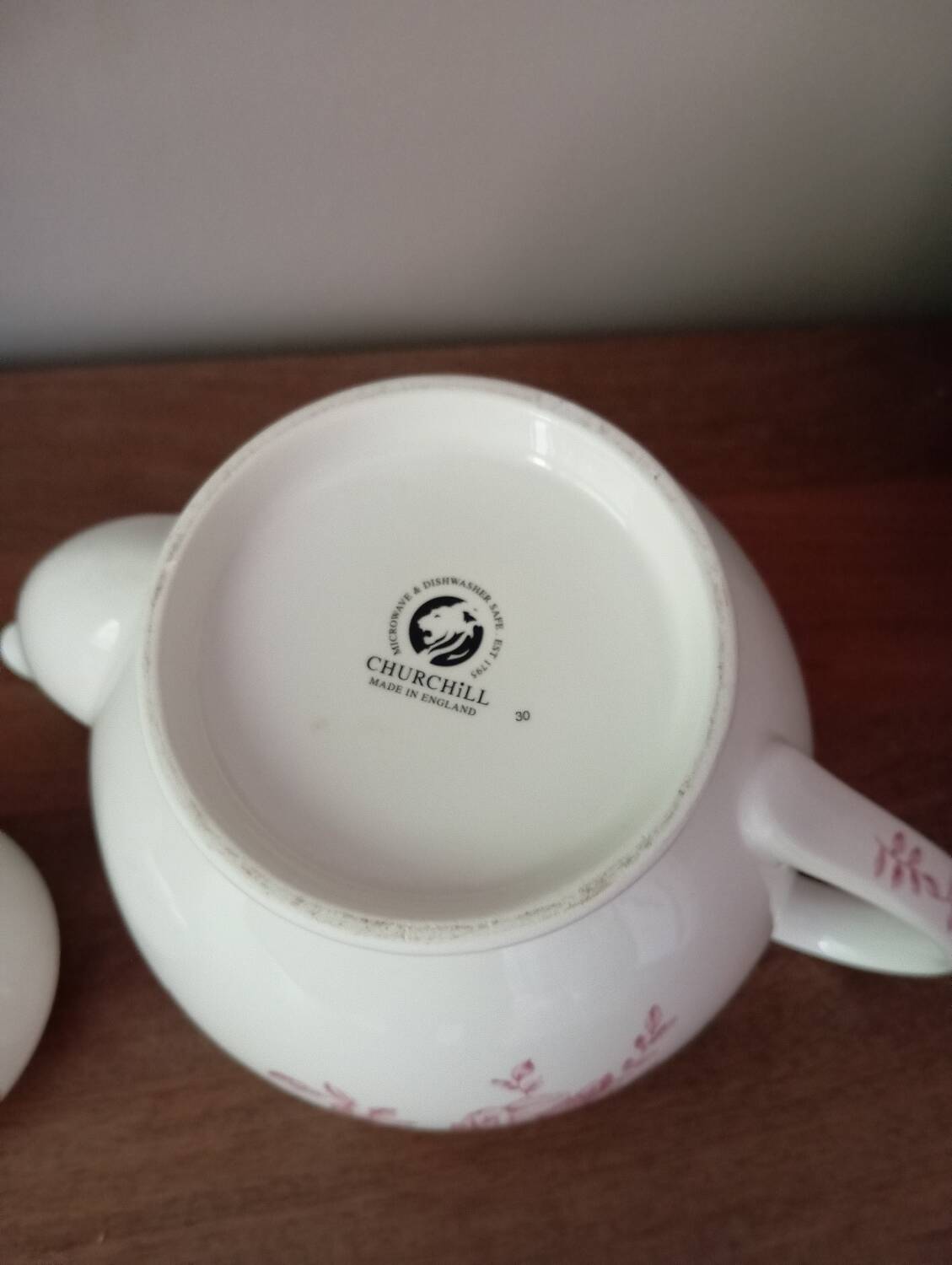 Théière décor à la rose de Churchill - England