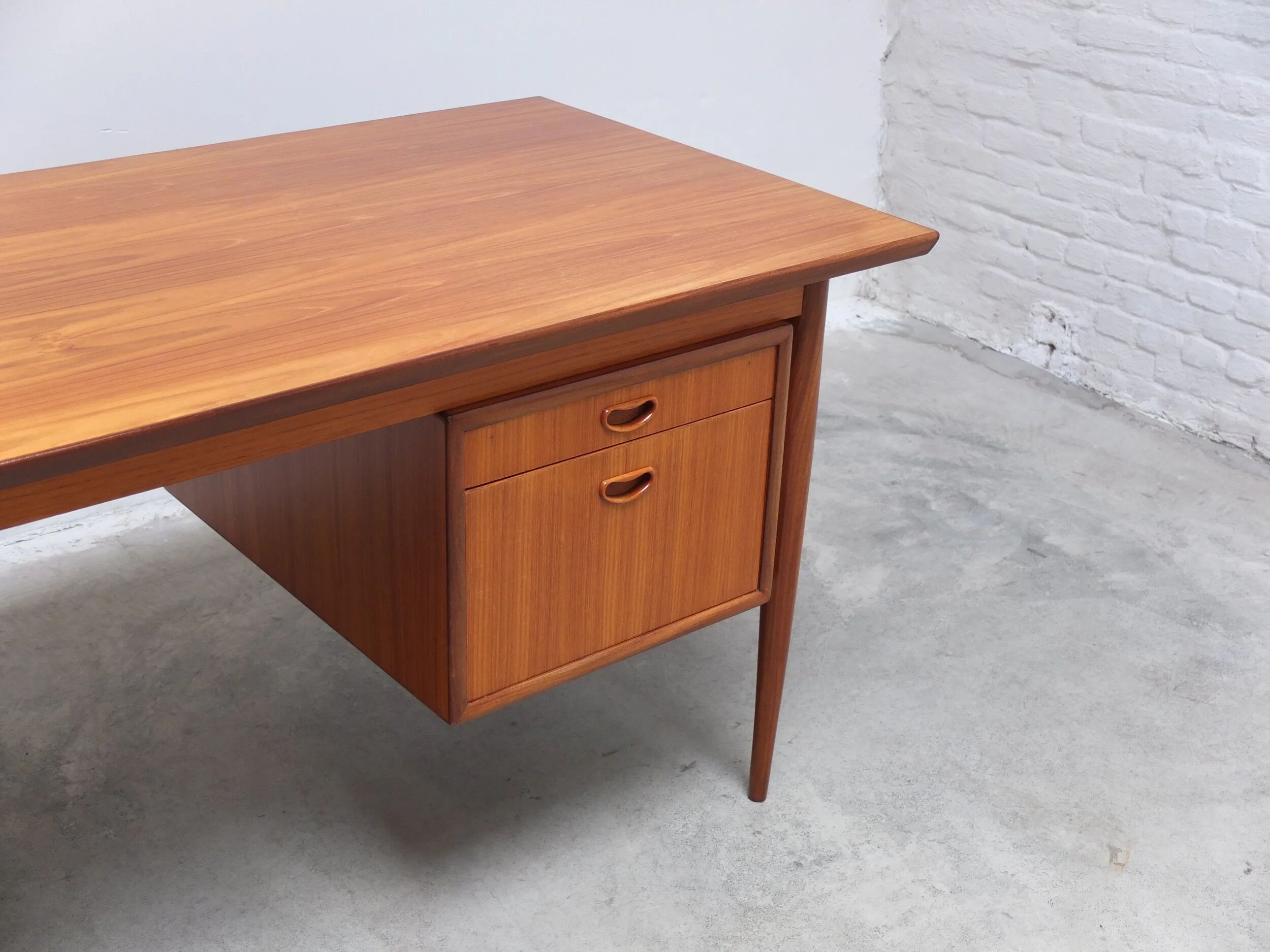 Freestanding executive desk by Oswald Vermaercke for V-Form, 1960s