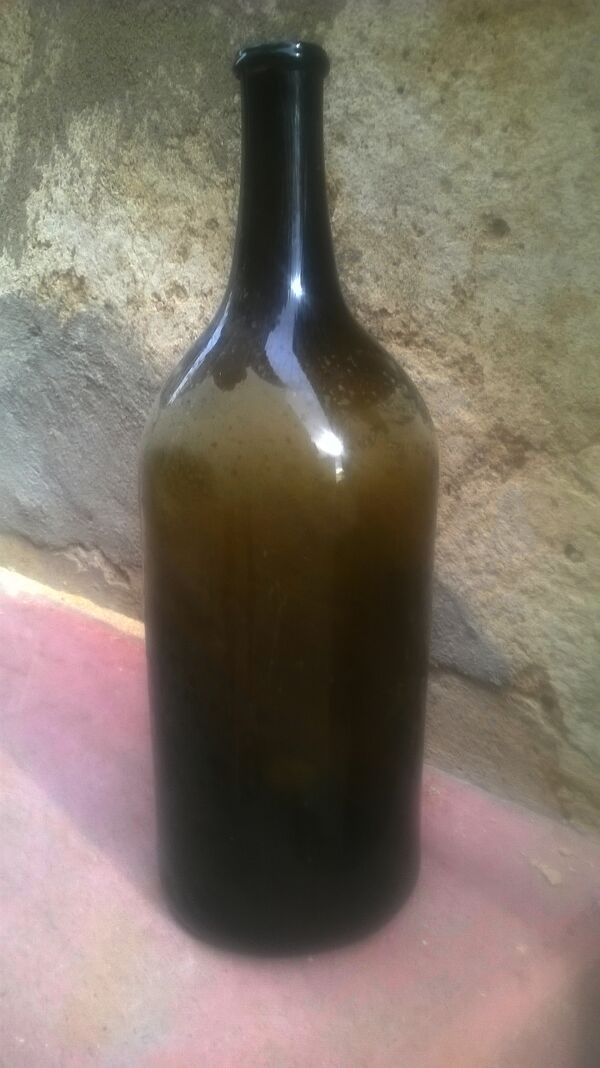 Bouteille en verre soufflé ancienne