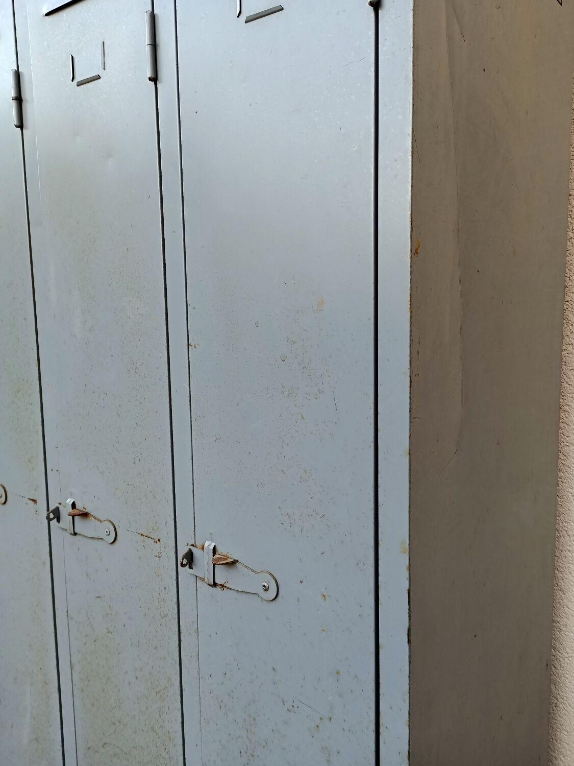 Metal cloakroom cabinet