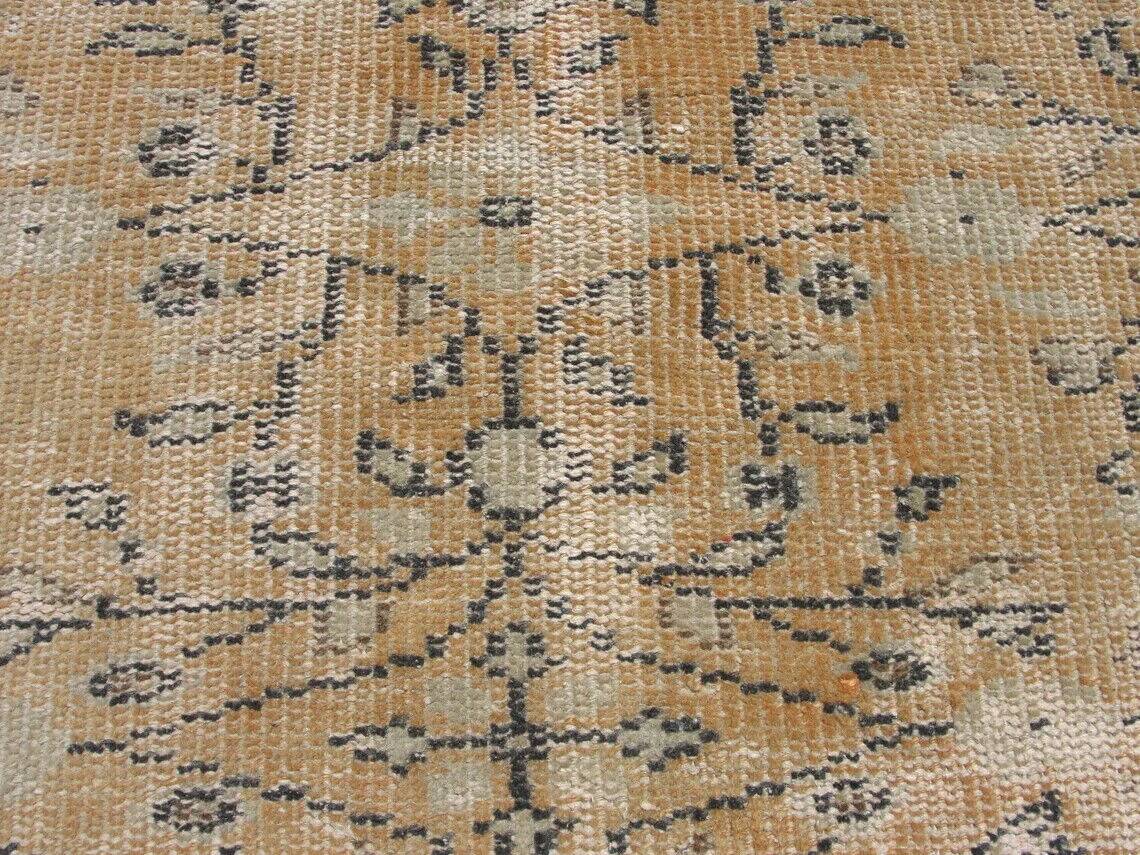 Vintage boho style rug - Oushak rug for entryway