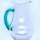 Carafe en verre transparent et anse verte