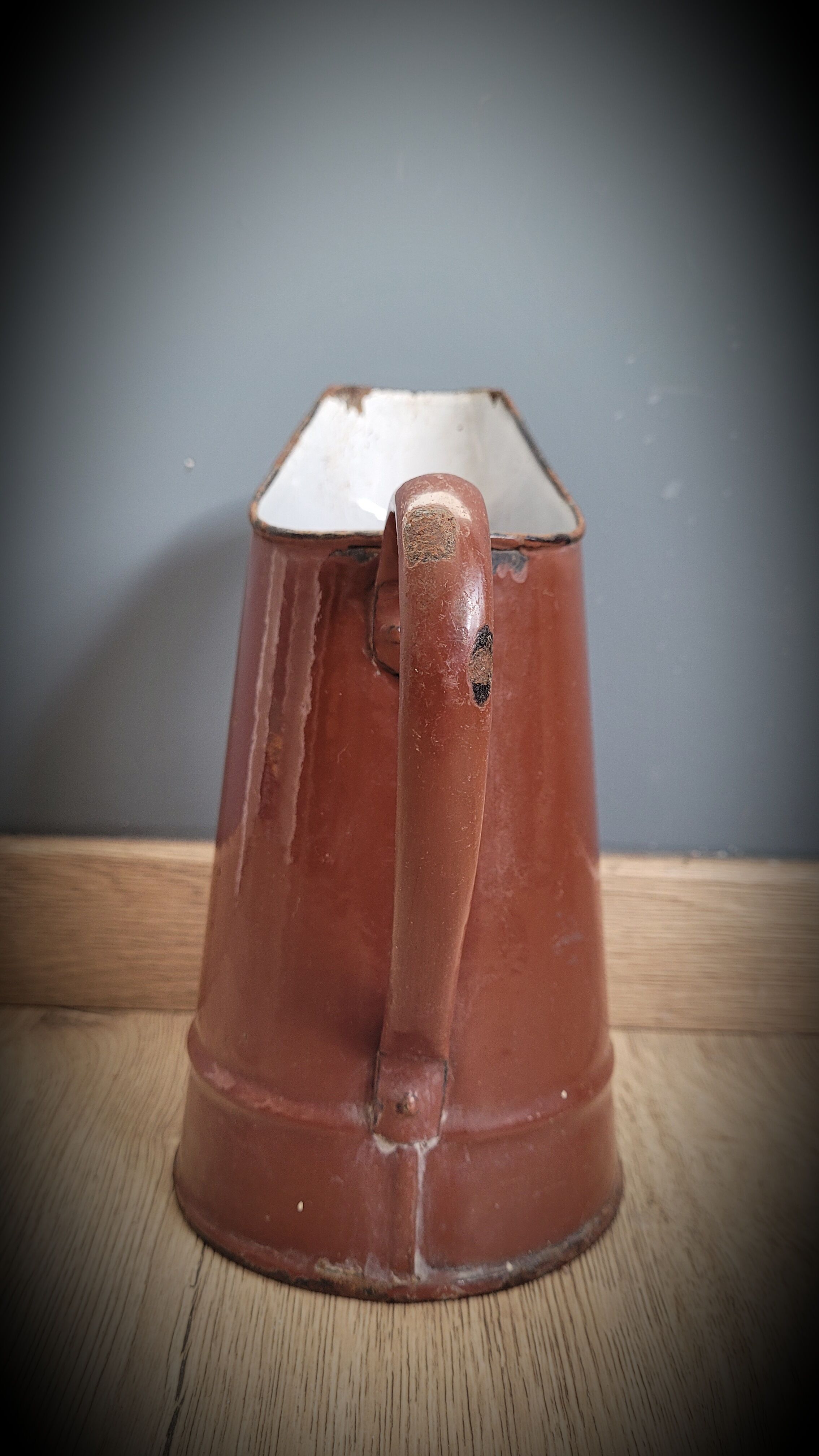 Broc pitcher enamelled brown
