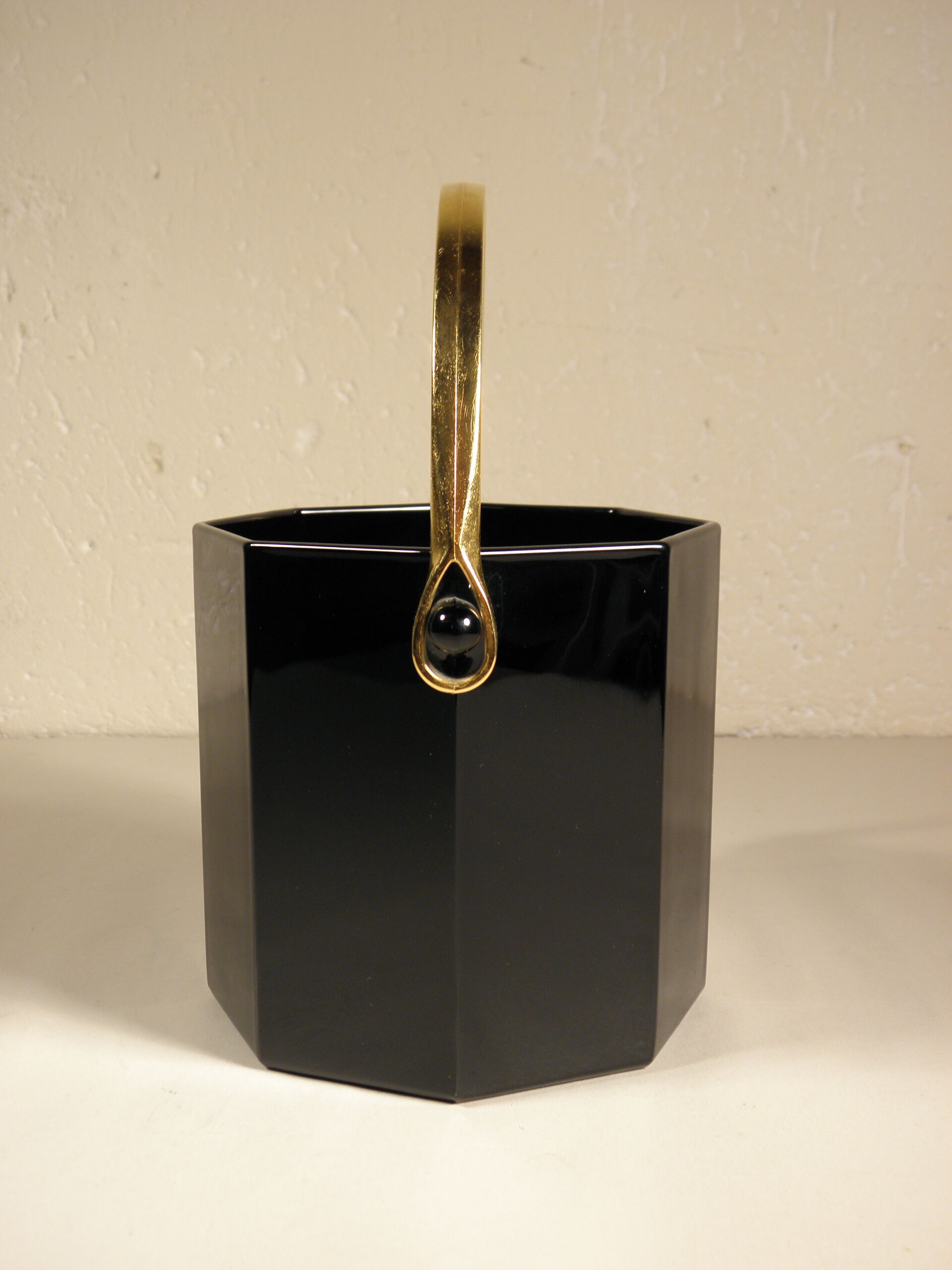 Black and gold ice bucket