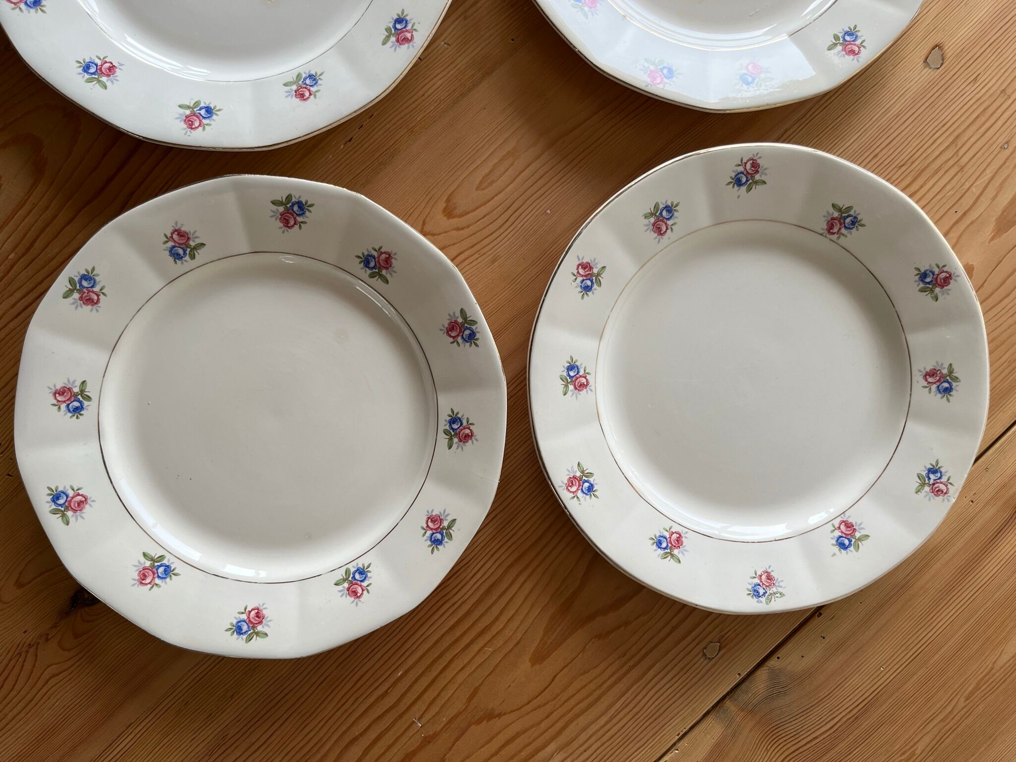 4 old Digoin & Sarreguemines “little flowers” flat plates