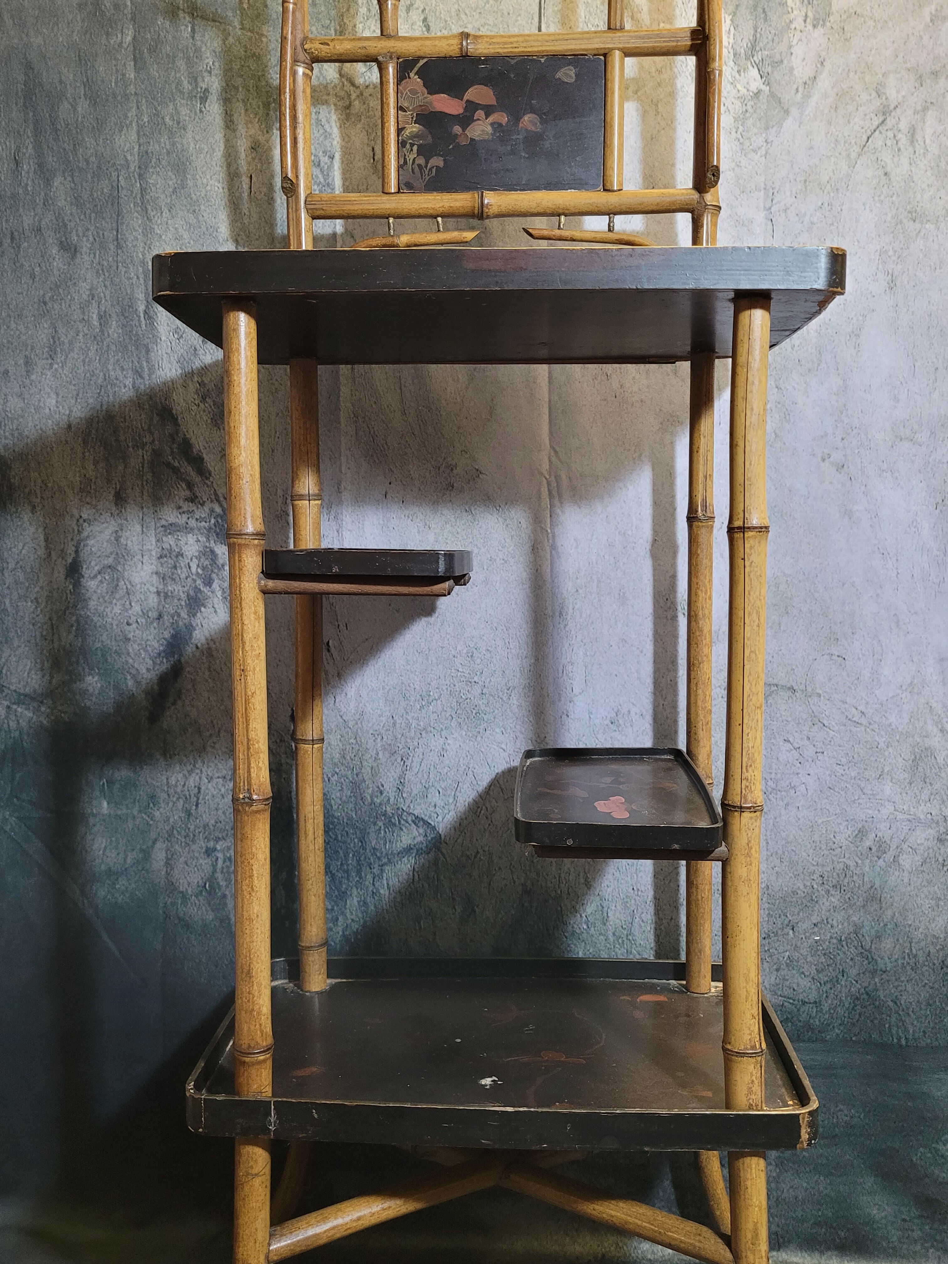 Shelf in bamboo and asian lacquer