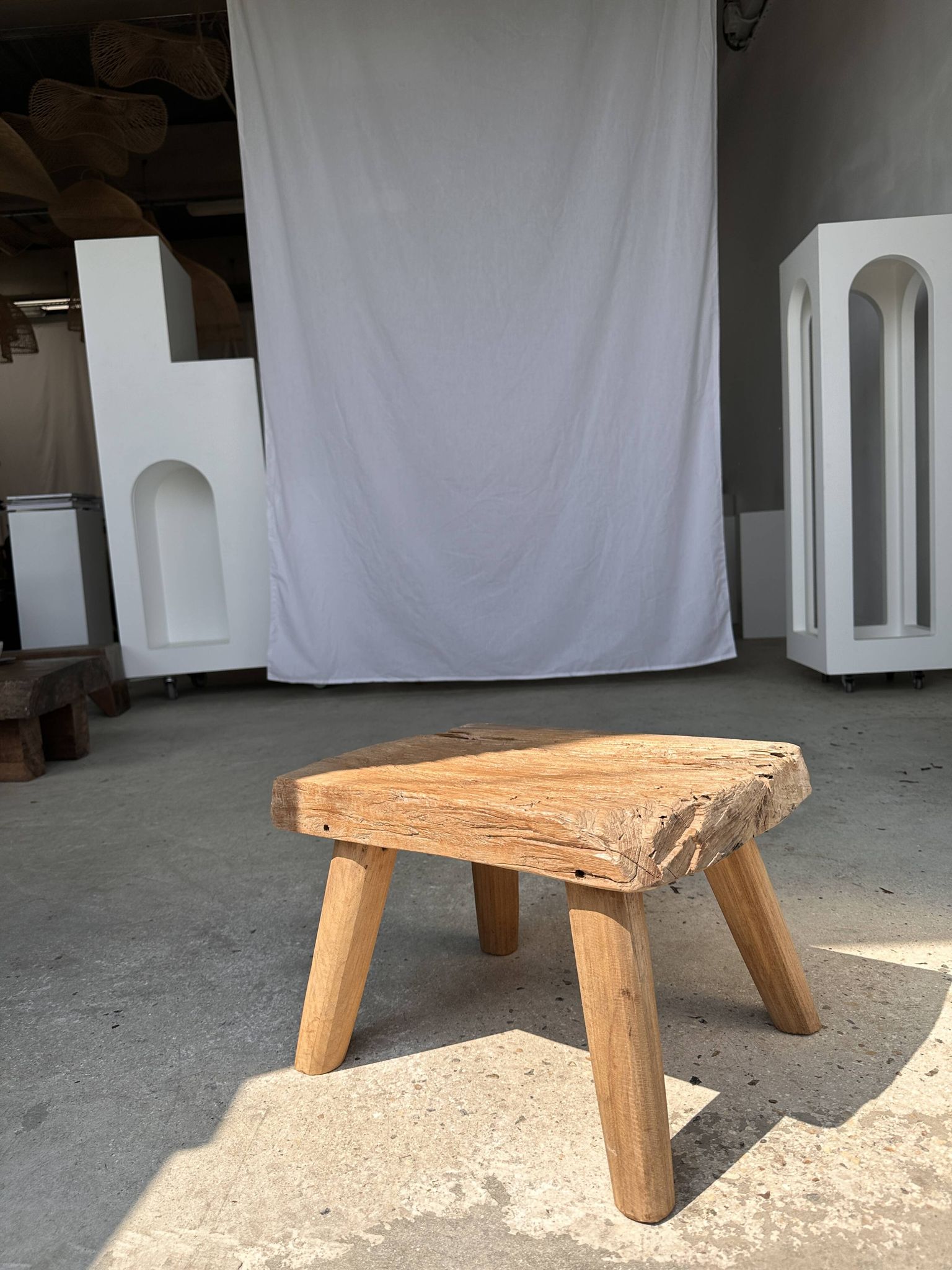 Small side table or stool in four-legged blond teak H:30 L43 l30