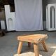 Petite table d'appoint ou tabouret en teck blond quadripode H:30 L43 l30