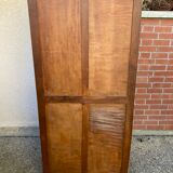 Old Parisian bonnetière