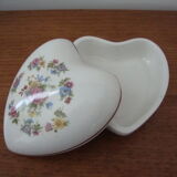 Jewelry box English porcelain in the shape of a heart decorated flowers